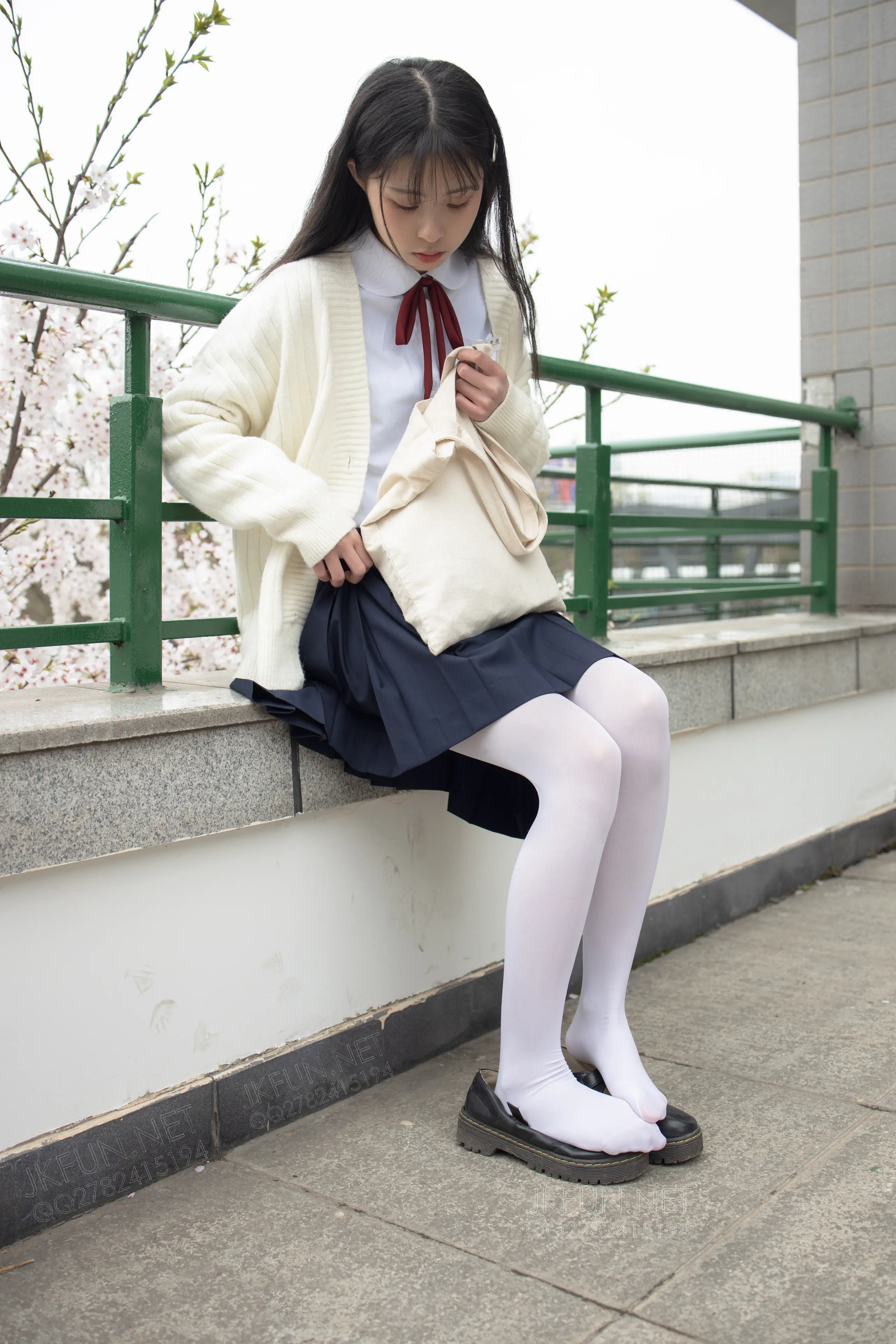 森萝财团 JKFUN 甜米 纯纯的白丝学妹 [127P]