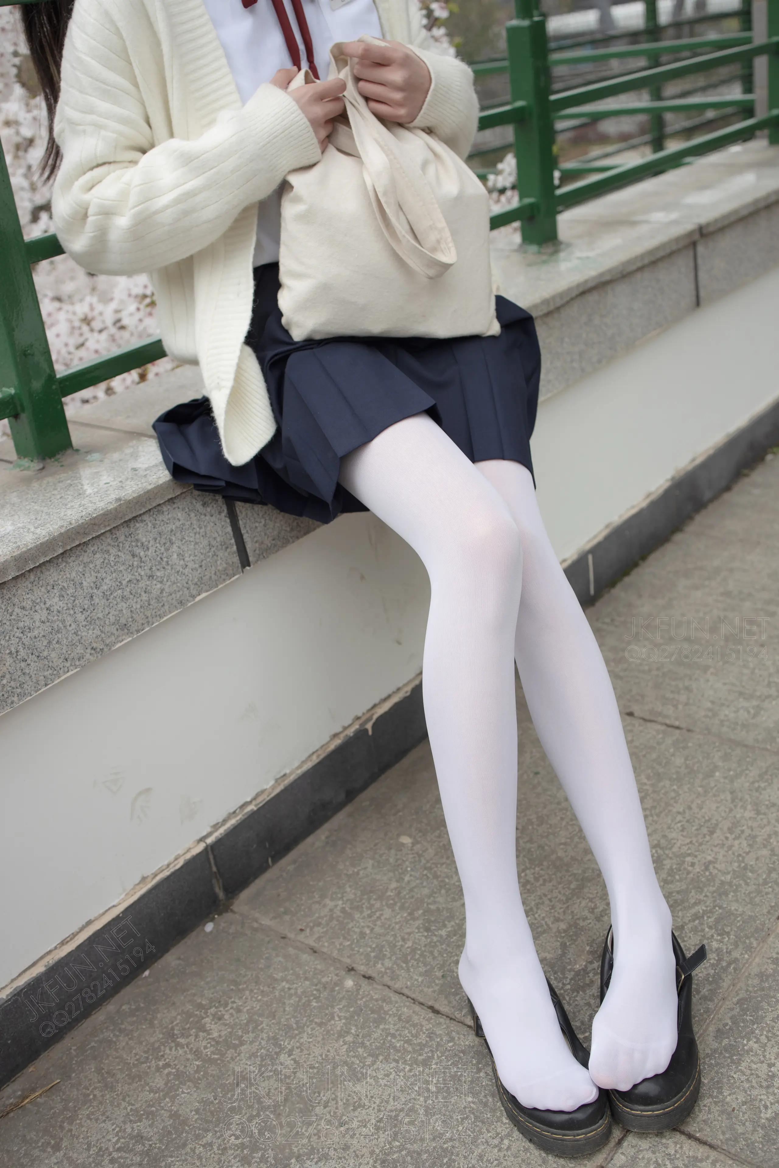 森萝财团 JKFUN 甜米 纯纯的白丝学妹 [127P]