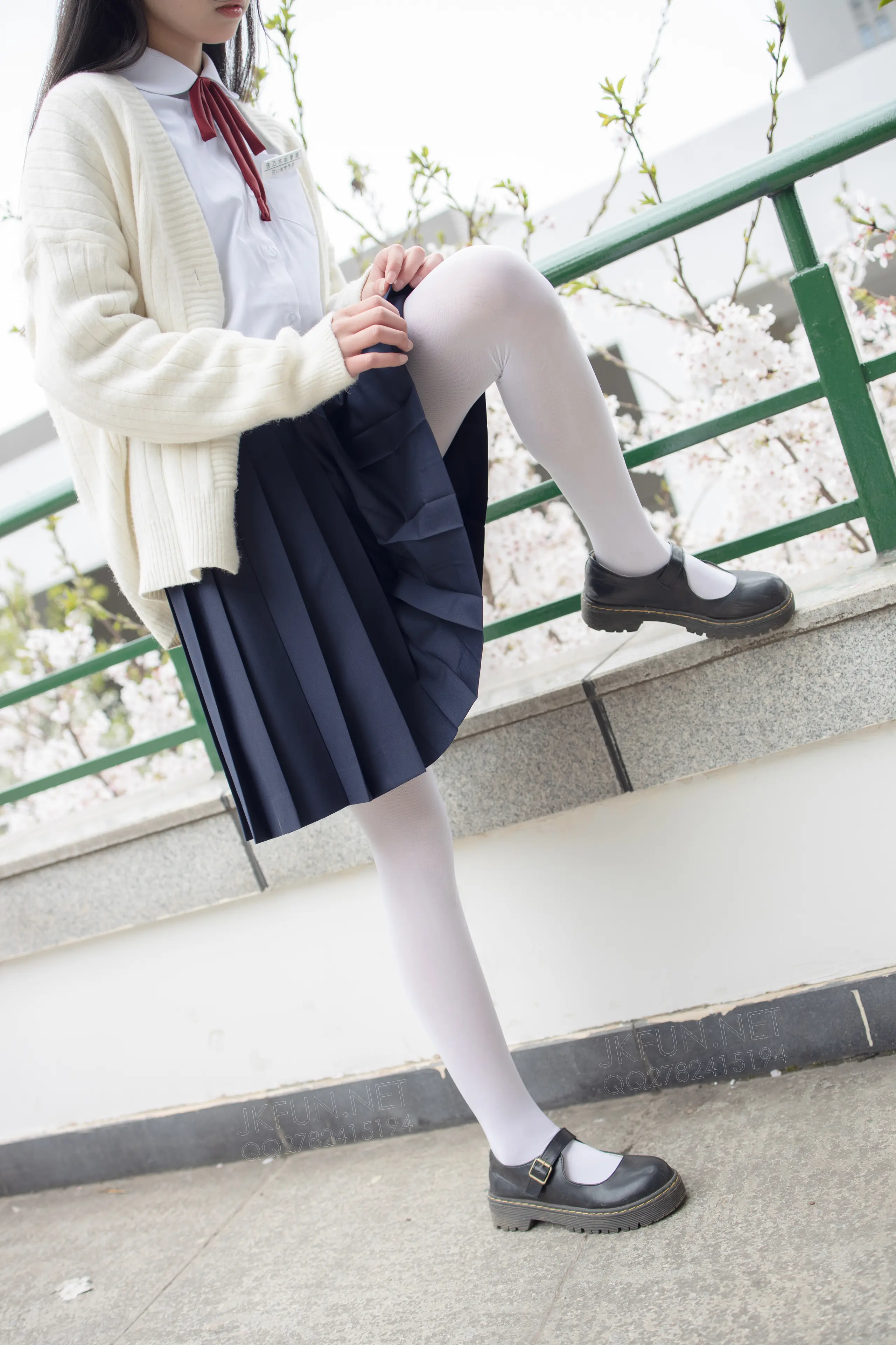 森萝财团 JKFUN 甜米 纯纯的白丝学妹 [127P]