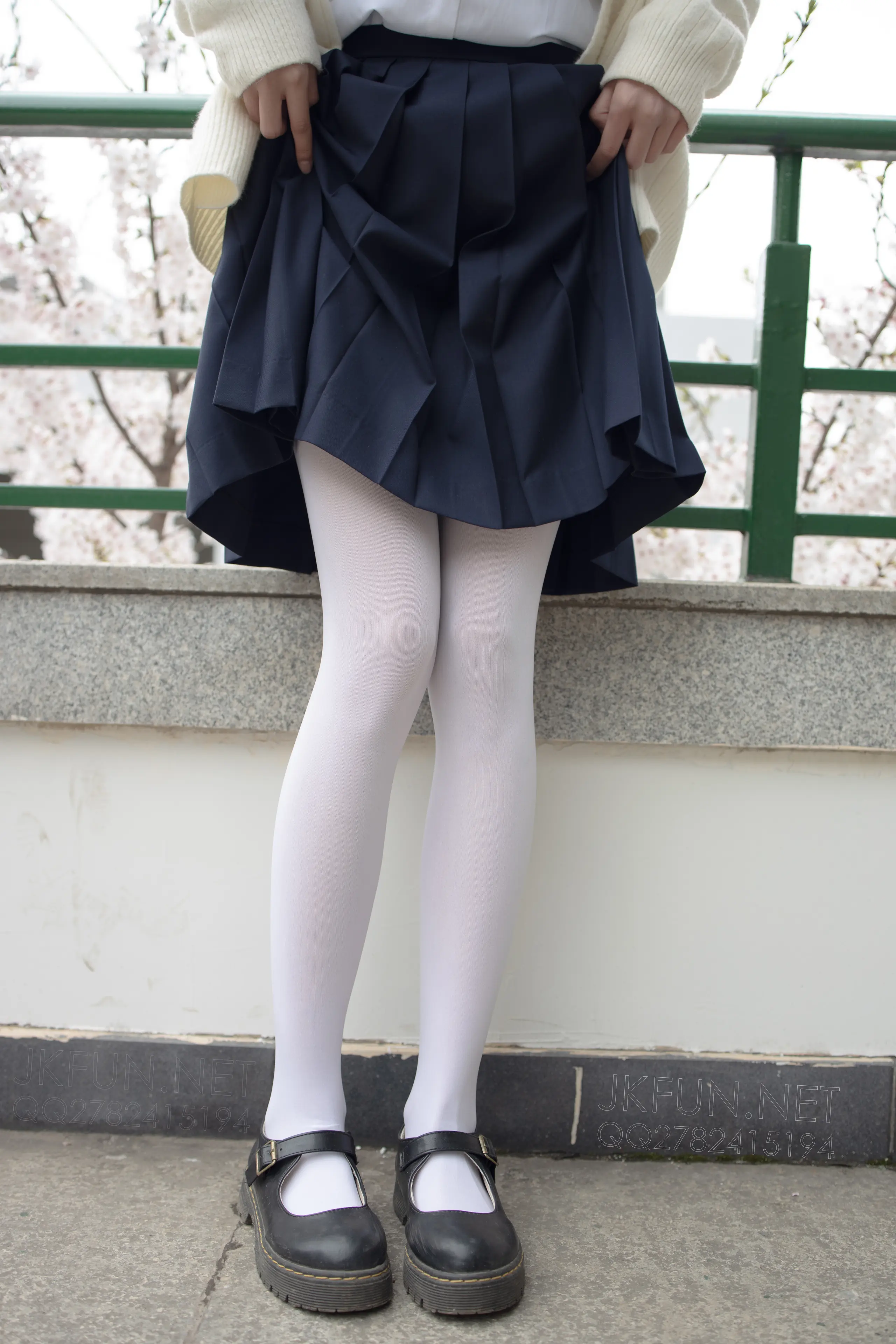 森萝财团 JKFUN 甜米 纯纯的白丝学妹 [127P]