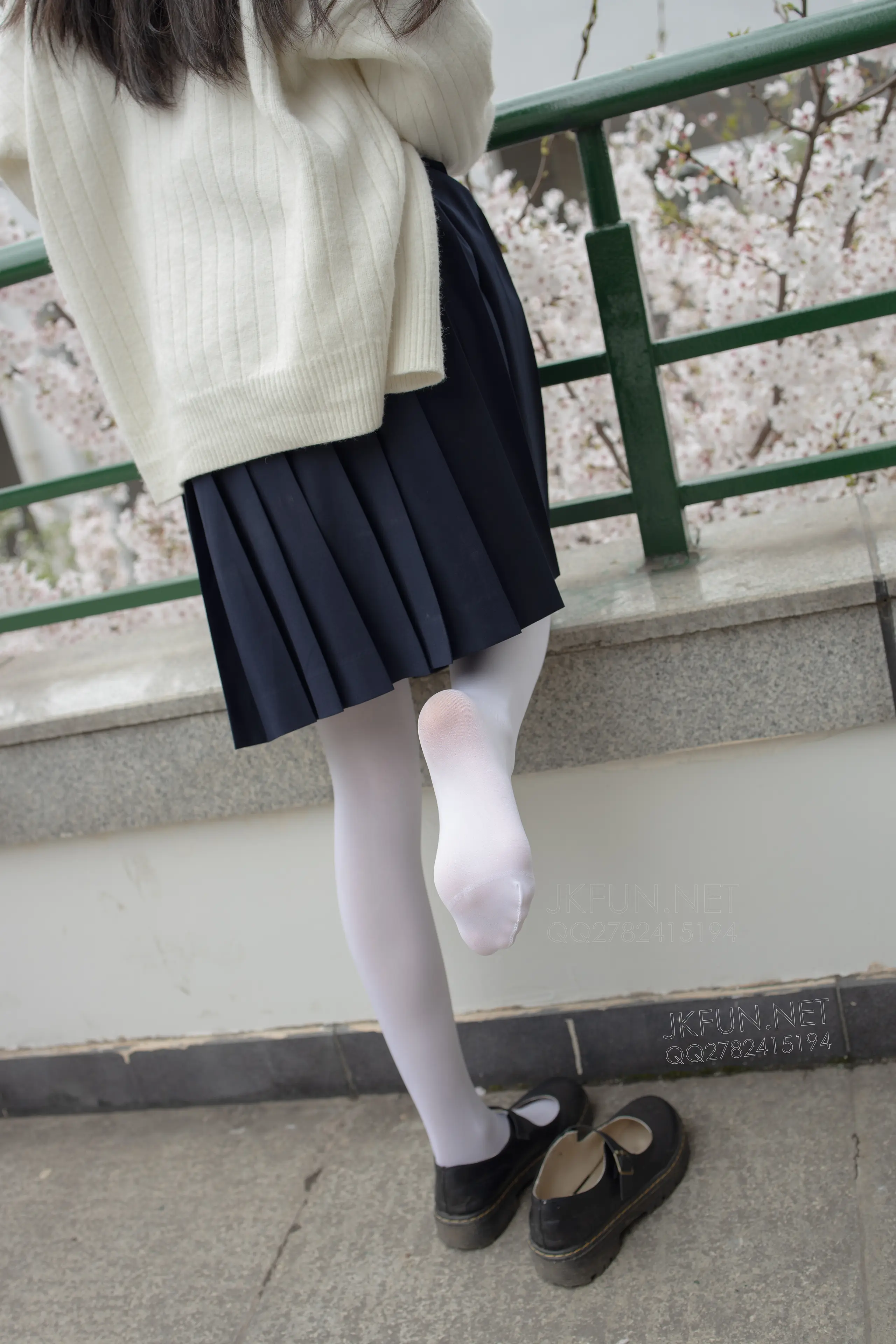 森萝财团 JKFUN 甜米 纯纯的白丝学妹 [127P]