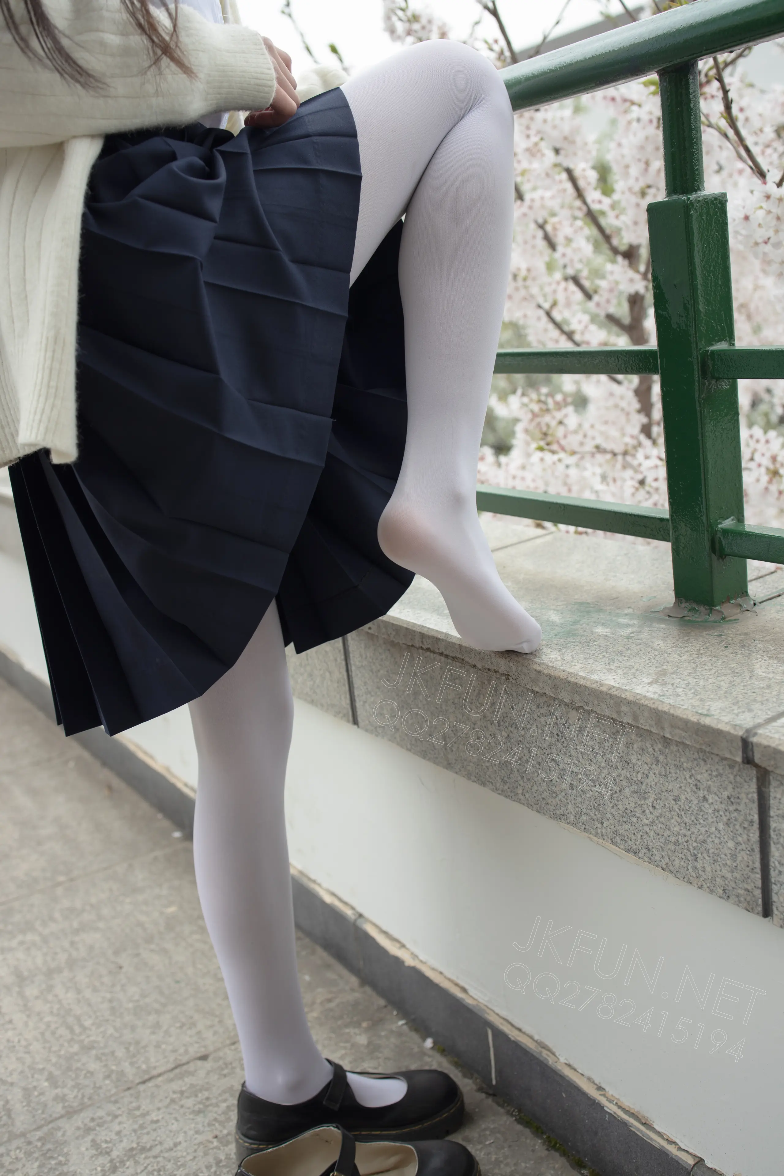 森萝财团 JKFUN 甜米 纯纯的白丝学妹 [127P]