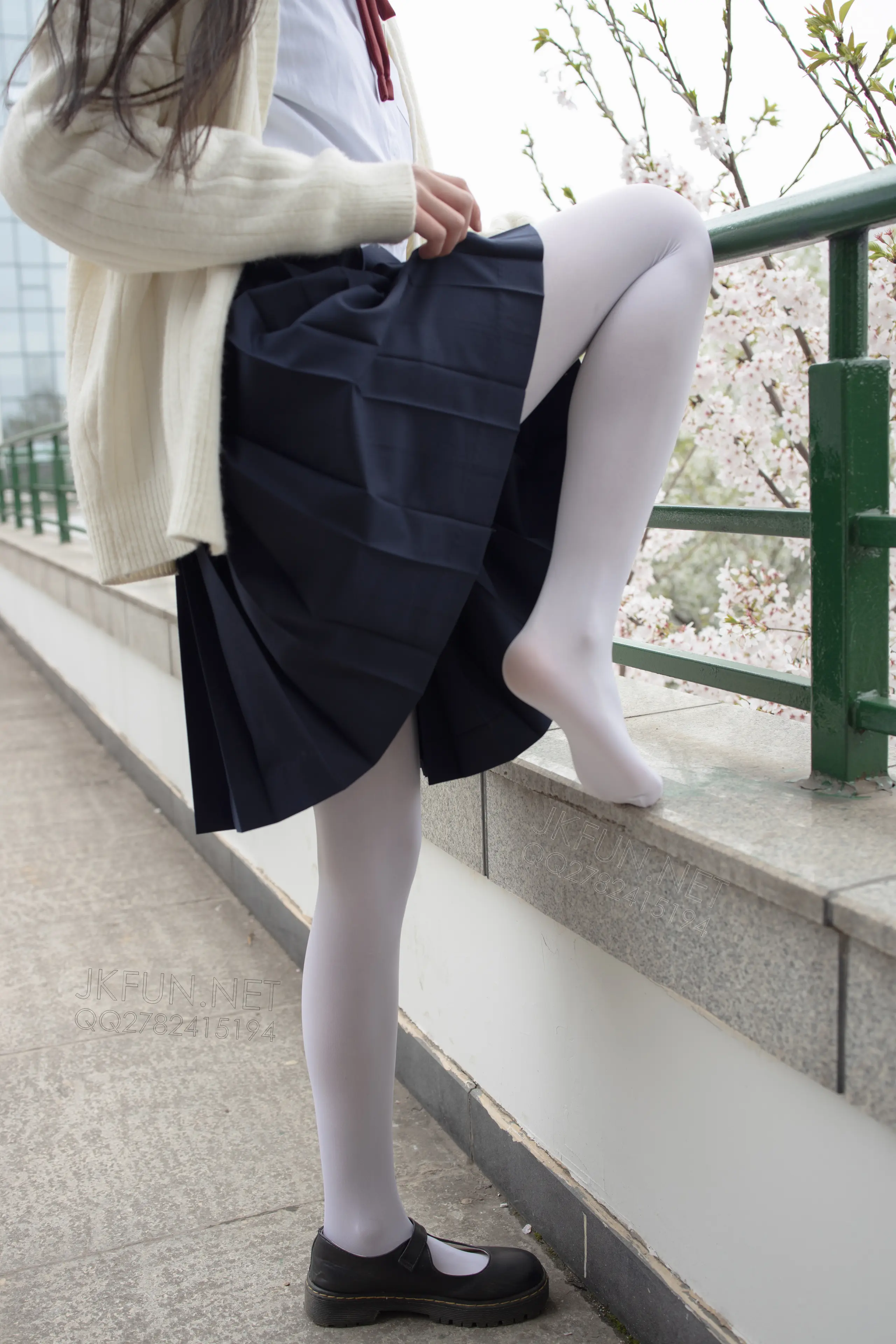 森萝财团 JKFUN 甜米 纯纯的白丝学妹 [127P]