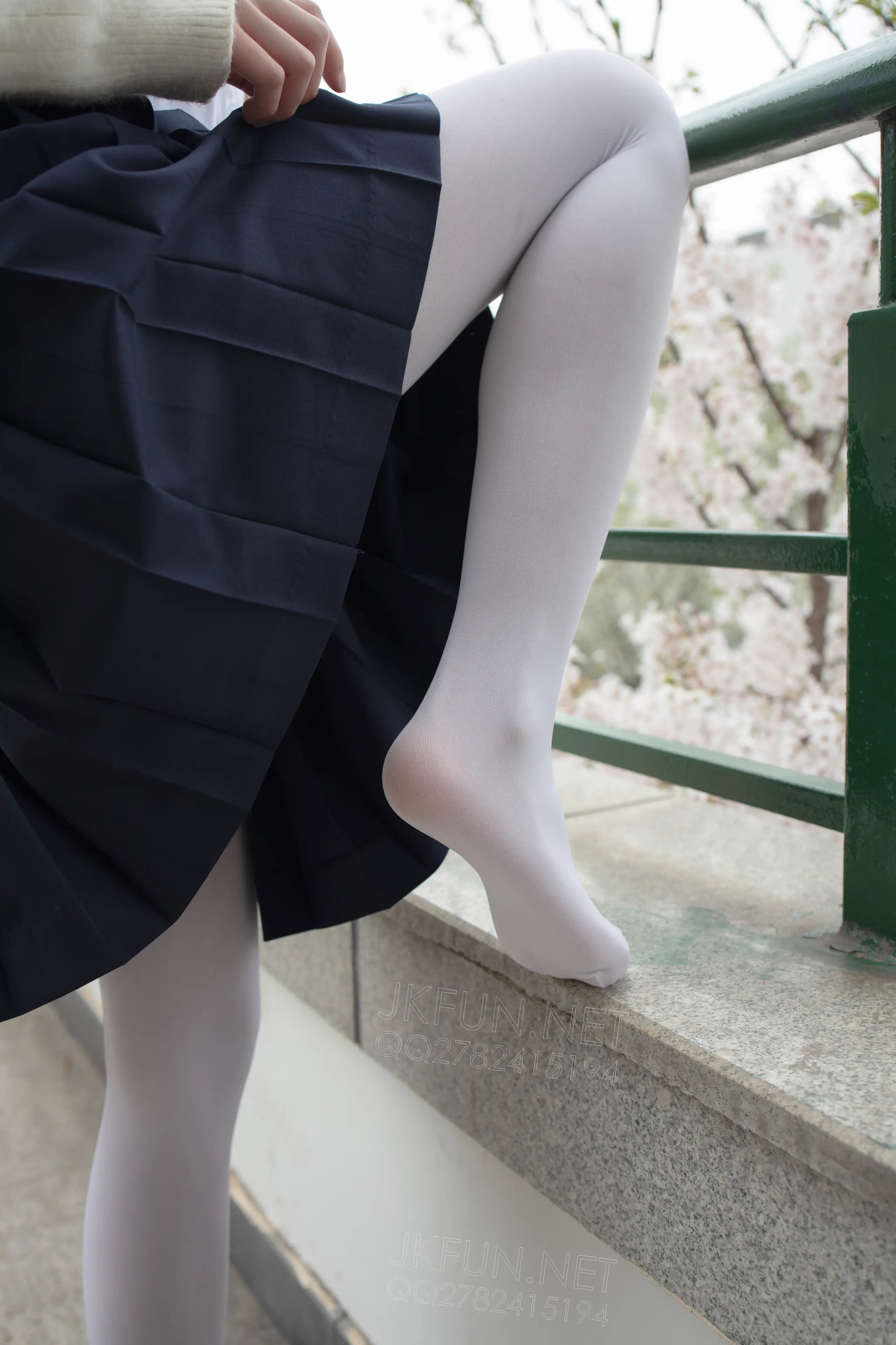 森萝财团 JKFUN 甜米 纯纯的白丝学妹 [127P]