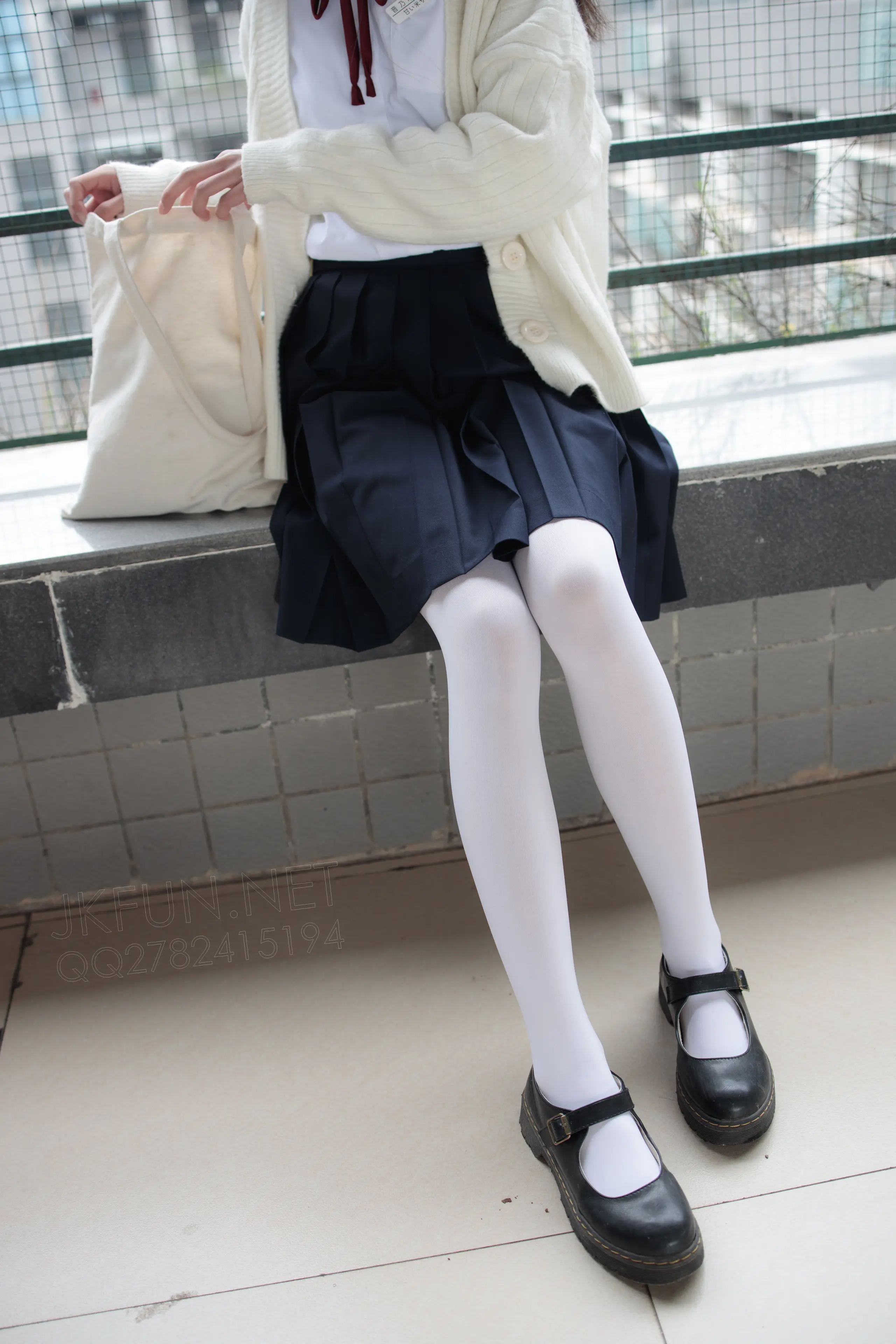 森萝财团 JKFUN 甜米 纯纯的白丝学妹 [127P]