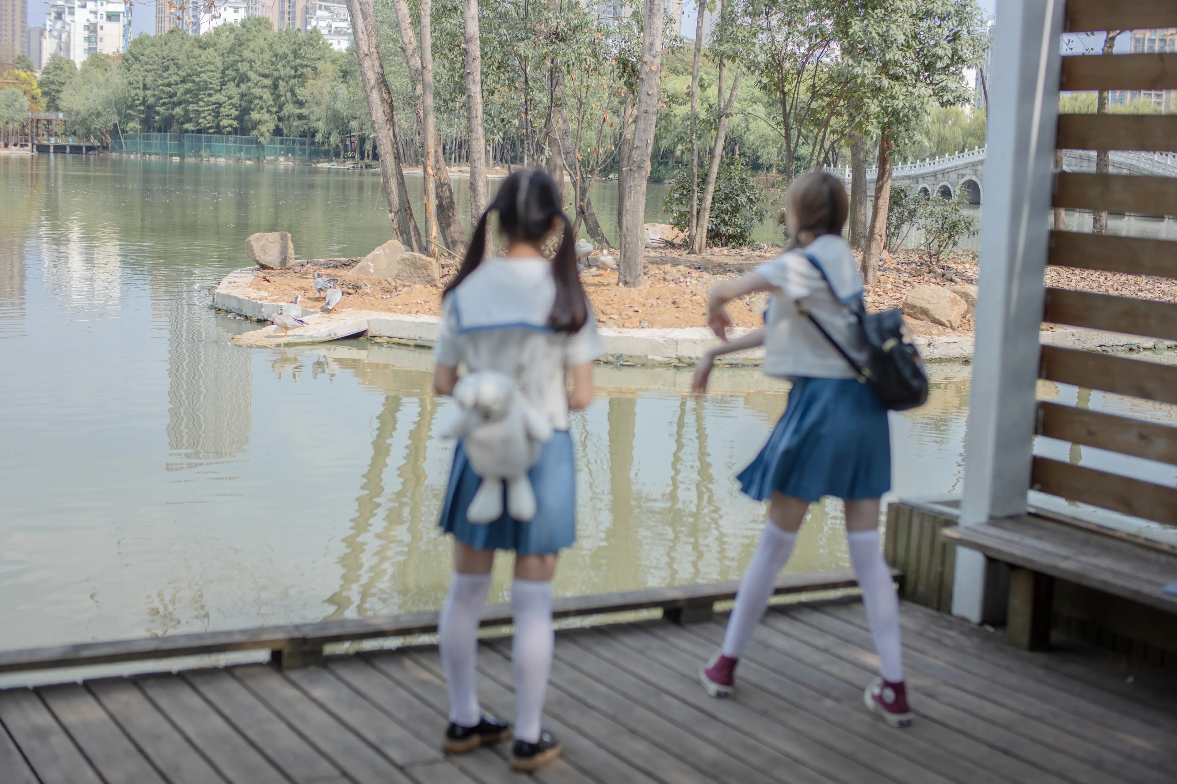 森萝财团 JKFUN 默陌&Aika 80D白丝过膝袜两女一ZOO [93P]