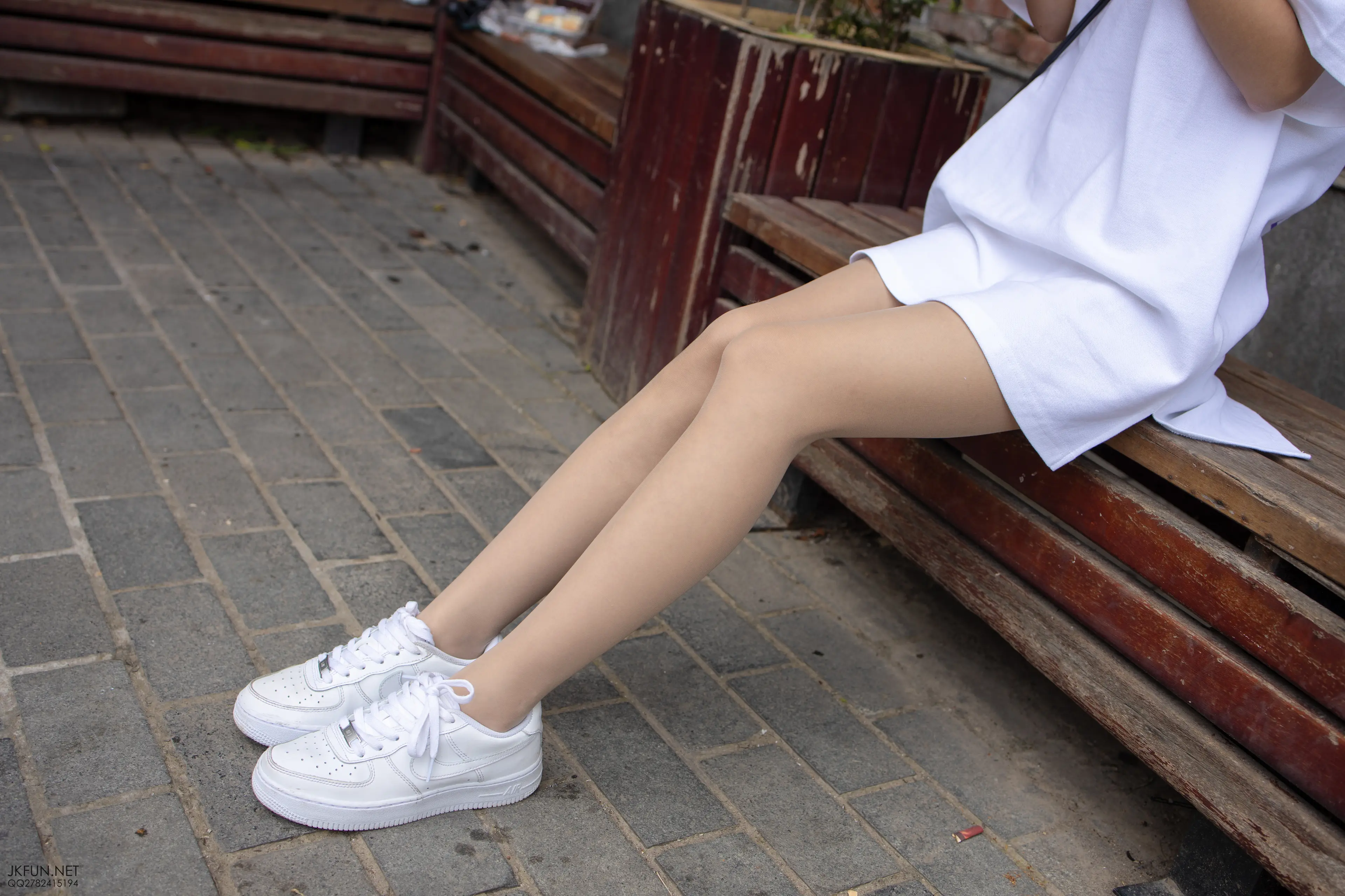 森萝财团 JKFUN 10D肉丝运动鞋桌 [102P]