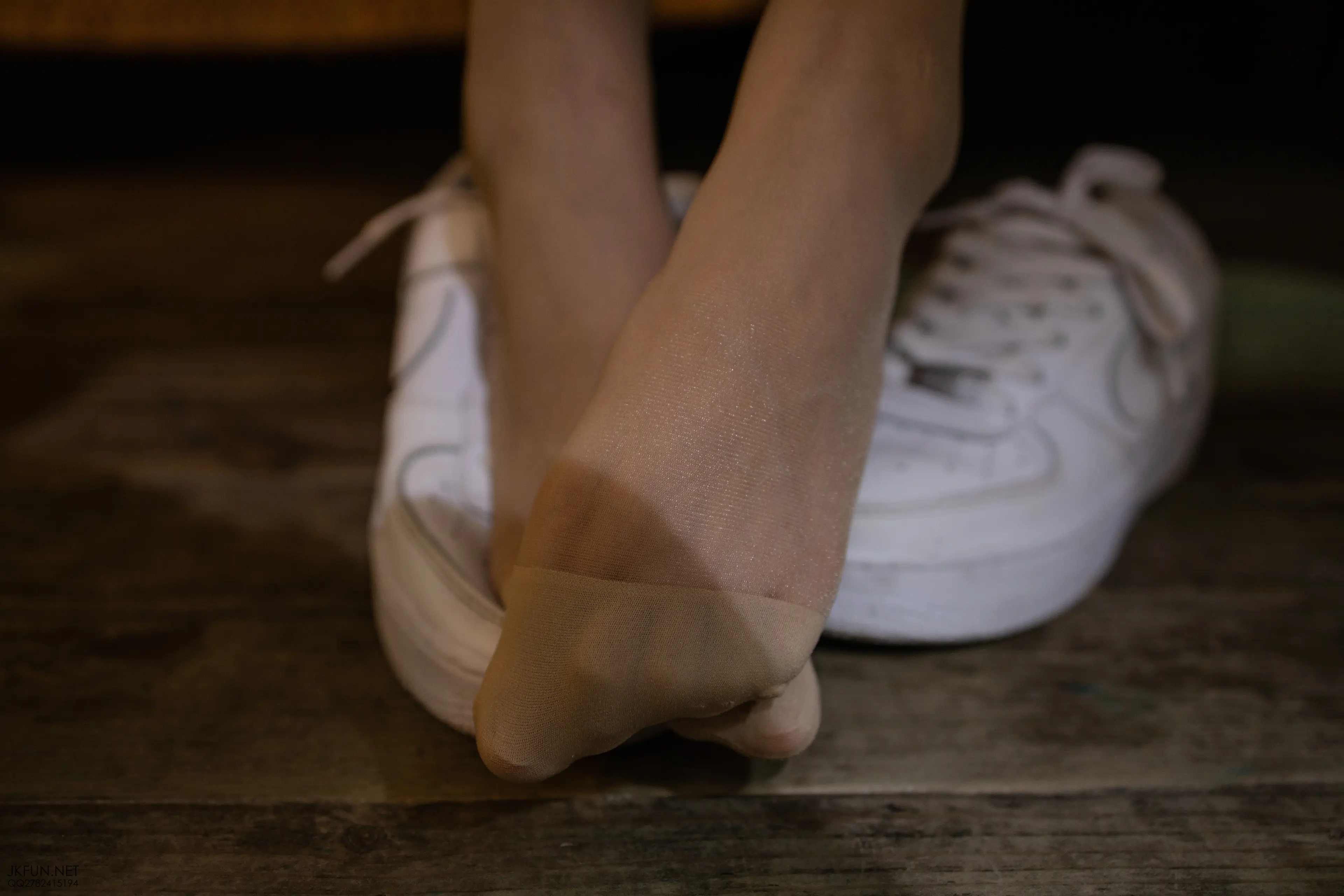 森萝财团 JKFUN 10D肉丝运动鞋桌 [102P]