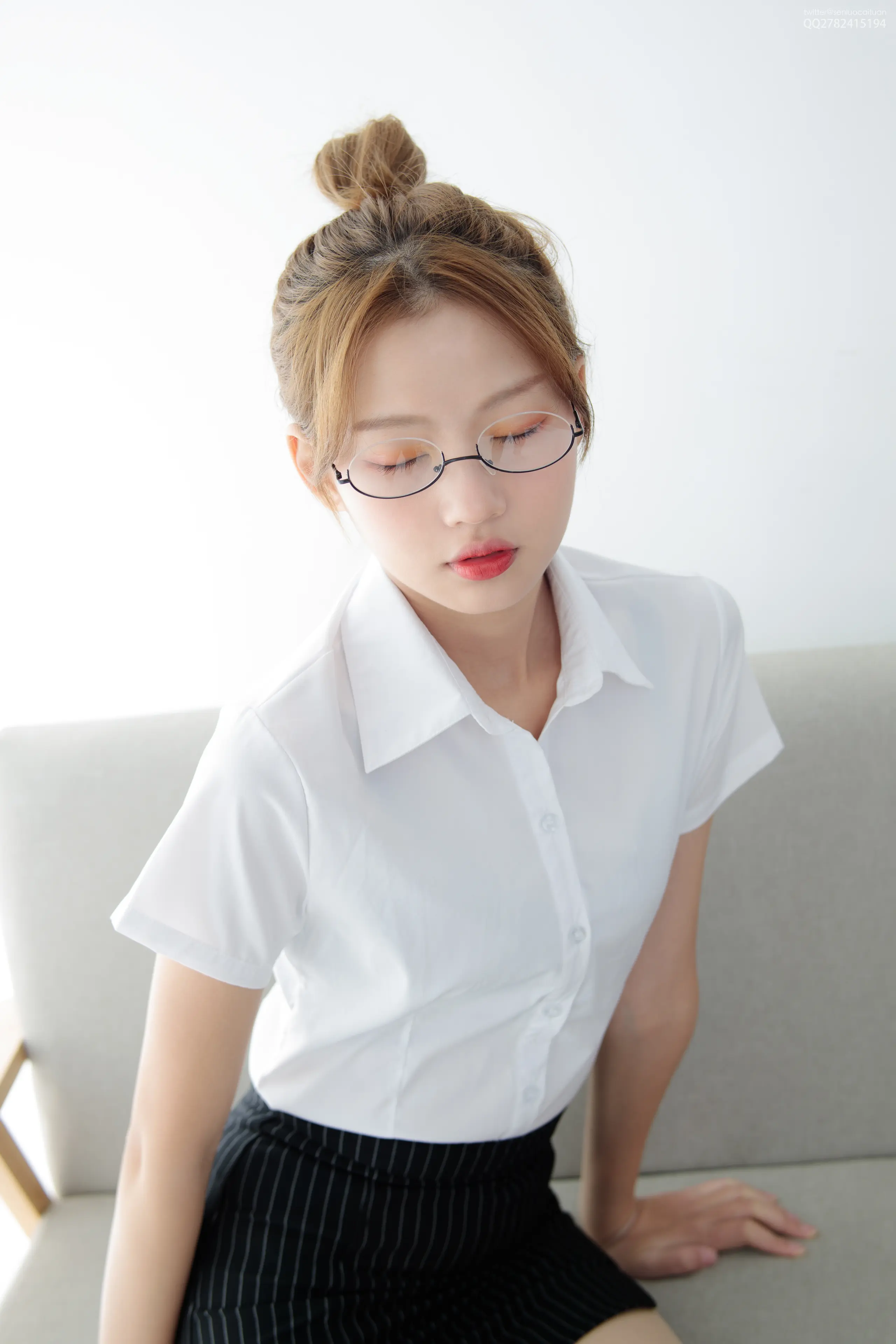 森萝财团 JKFUN 50D肉丝 OL一定要搭配眼镜 [63P]