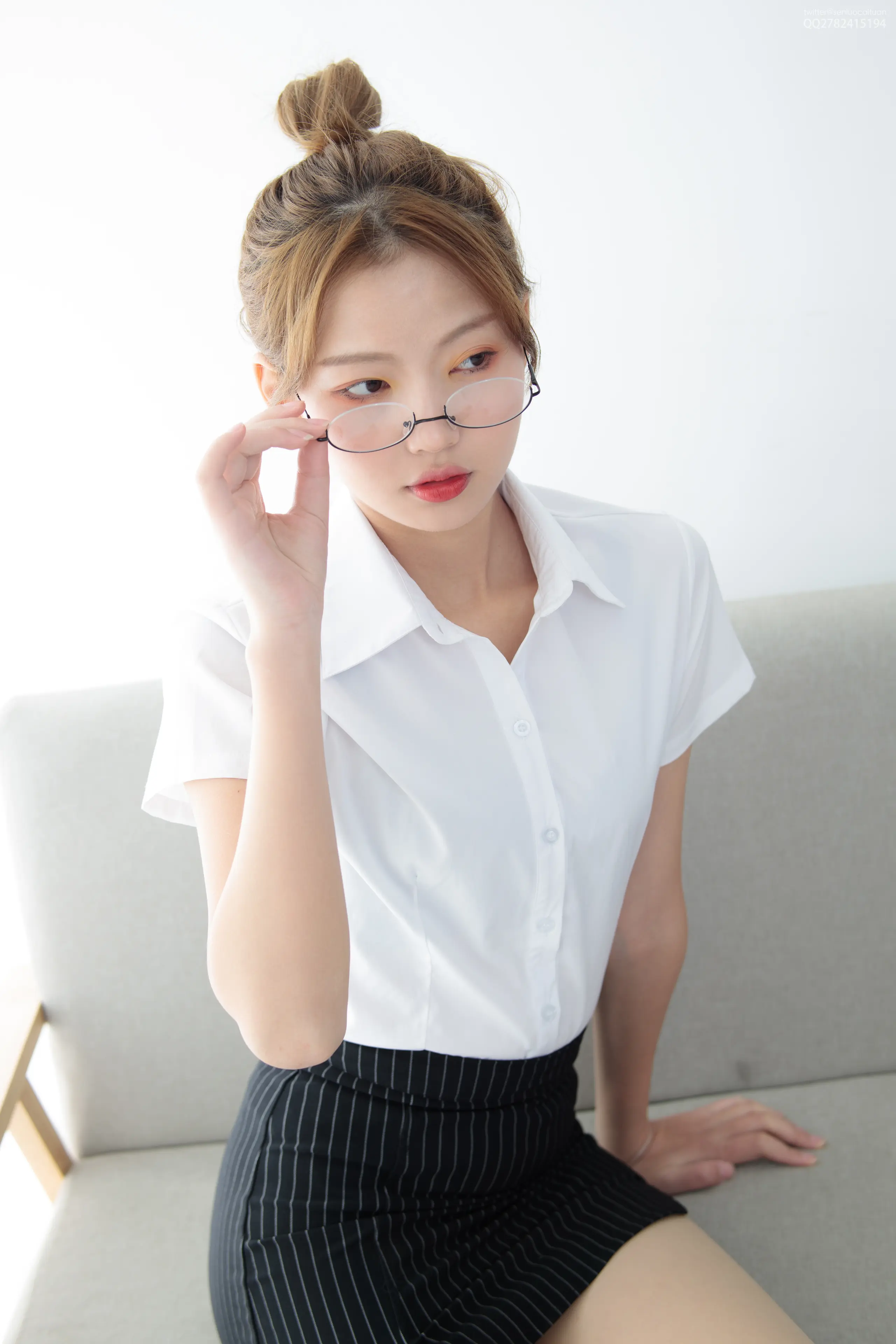 森萝财团 JKFUN 50D肉丝 OL一定要搭配眼镜 [63P]