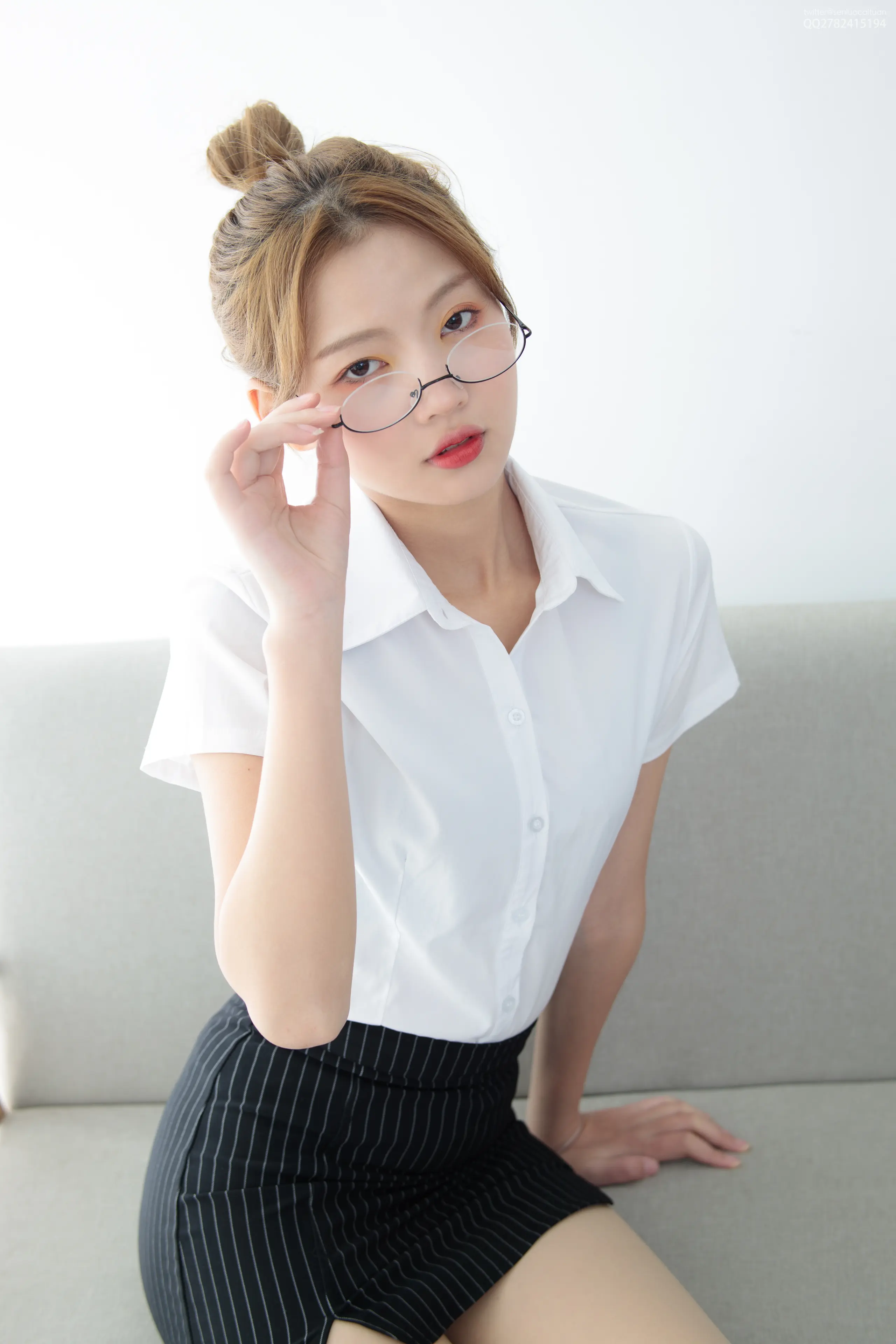 森萝财团 JKFUN 50D肉丝 OL一定要搭配眼镜 [63P]