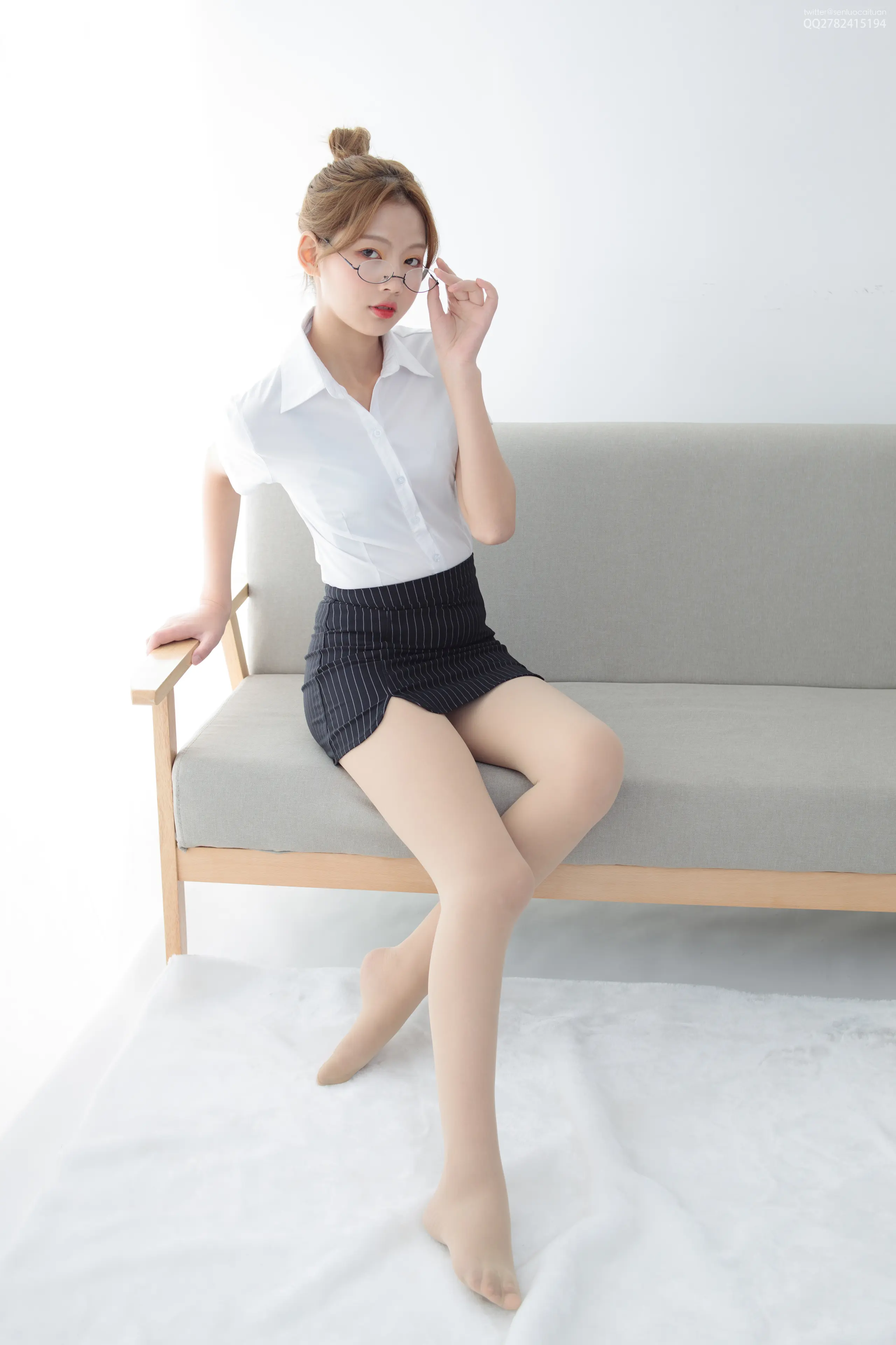 森萝财团 JKFUN 50D肉丝 OL一定要搭配眼镜 [63P]