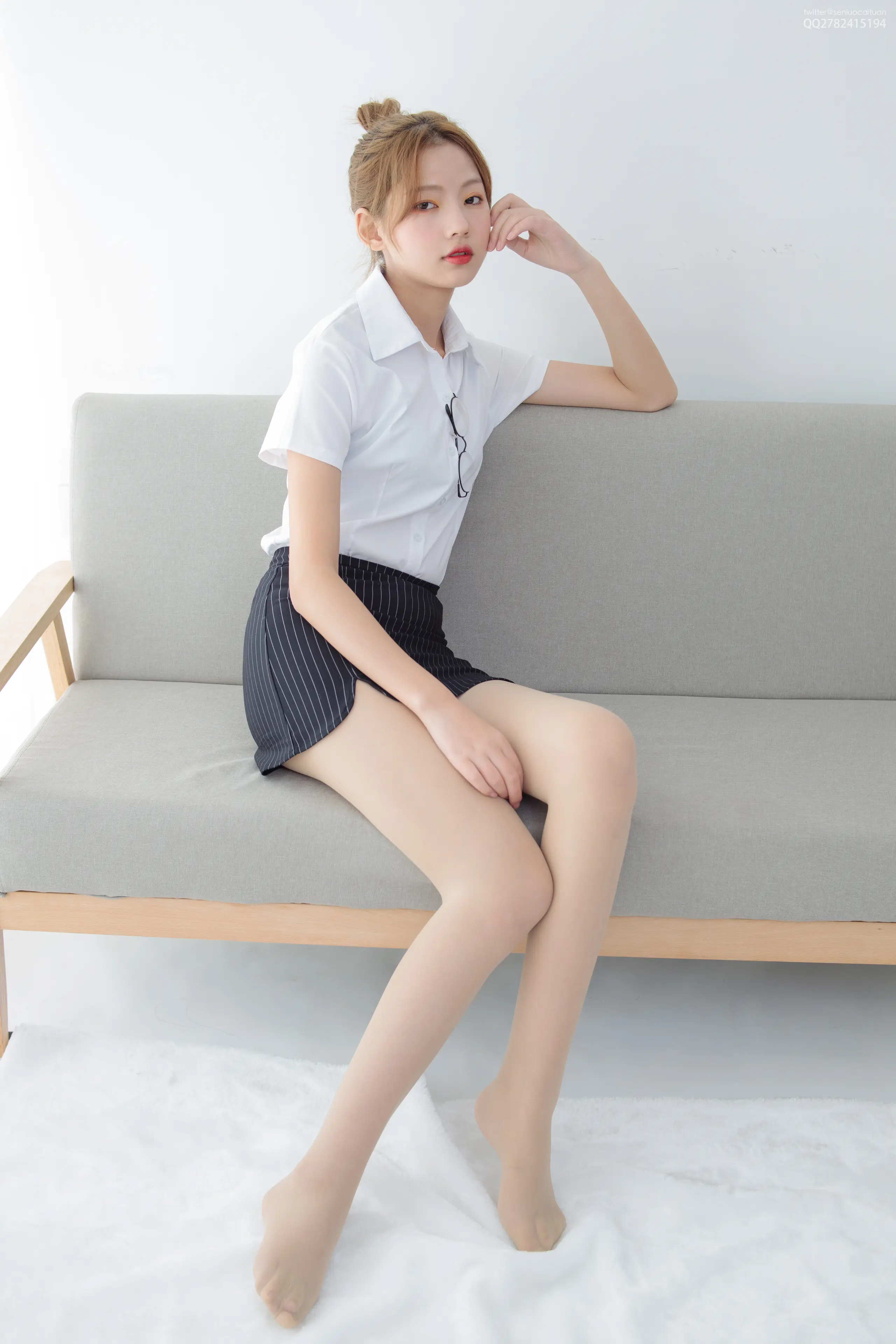 森萝财团 JKFUN 50D肉丝 OL一定要搭配眼镜 [63P]