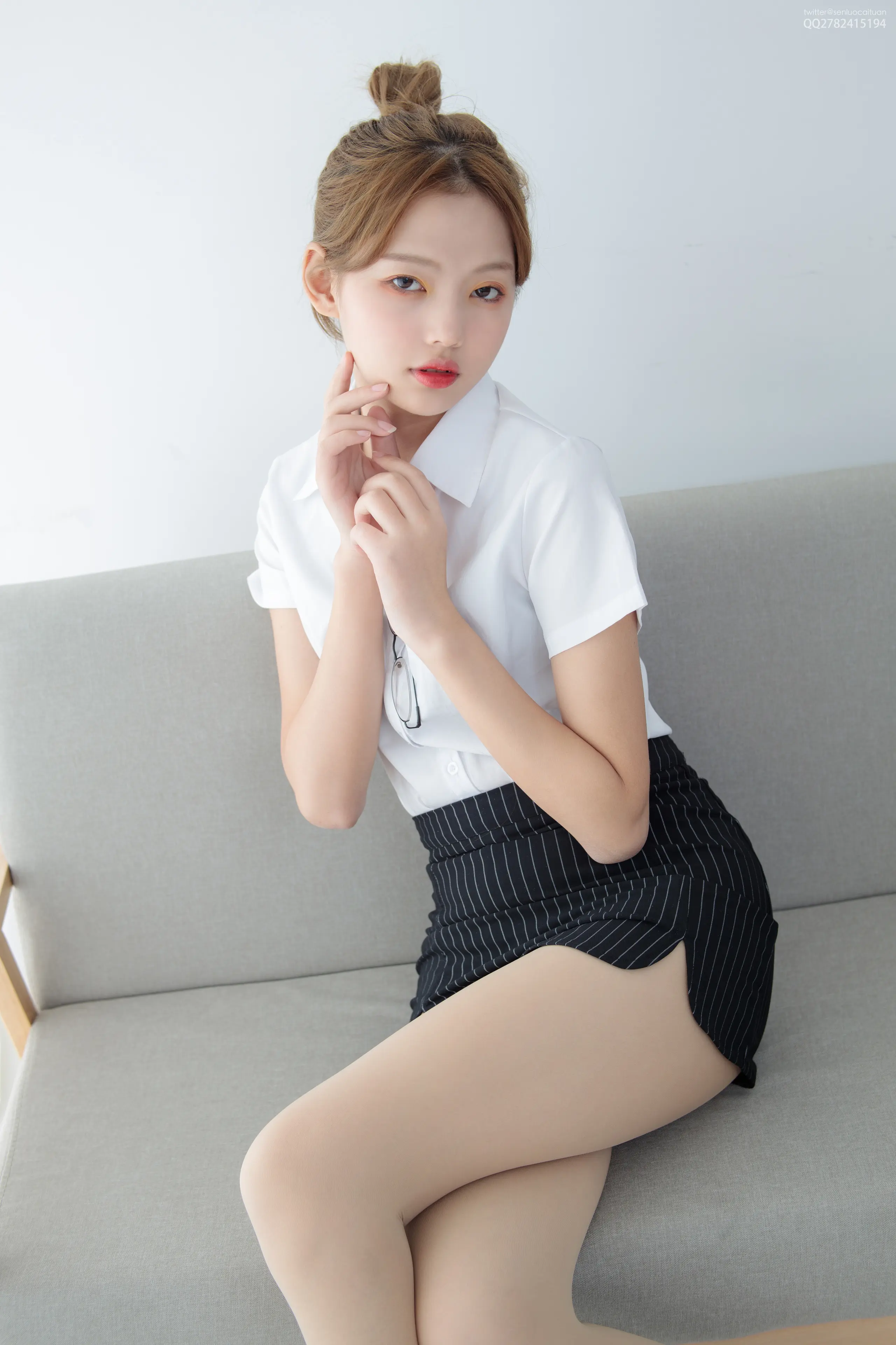 森萝财团 JKFUN 50D肉丝 OL一定要搭配眼镜 [63P]