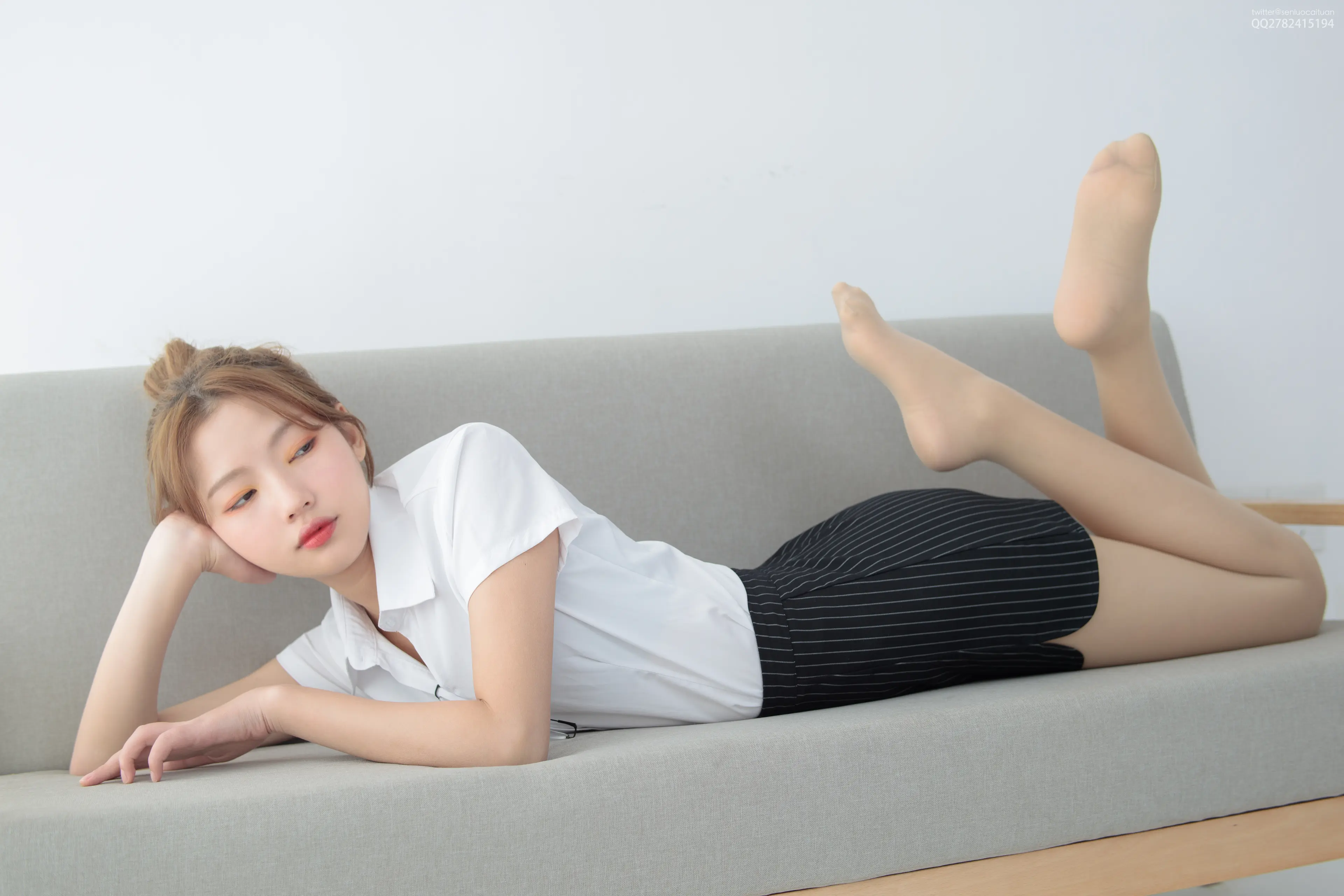 森萝财团 JKFUN 50D肉丝 OL一定要搭配眼镜 [63P]