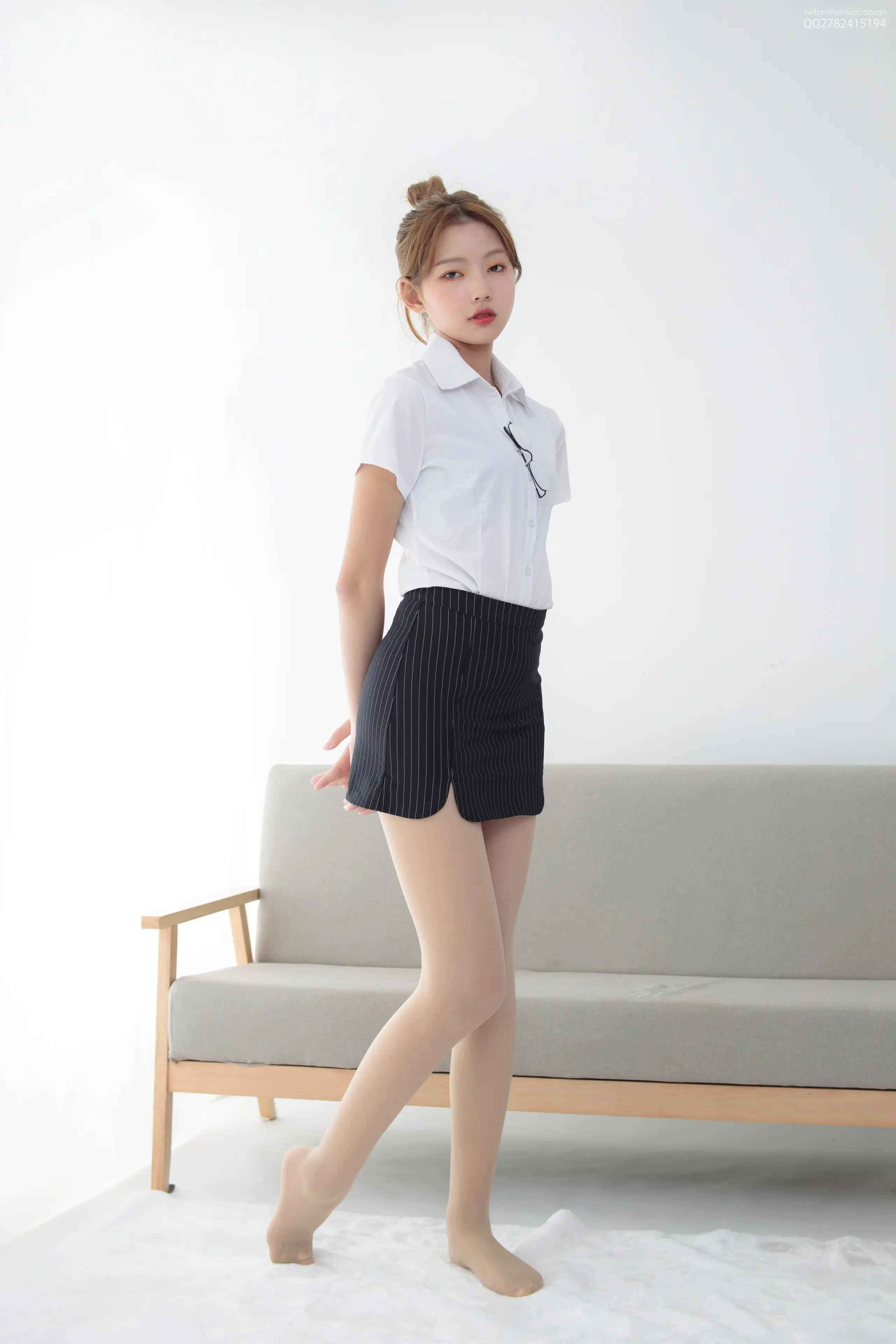 森萝财团 JKFUN 50D肉丝 OL一定要搭配眼镜 [63P]