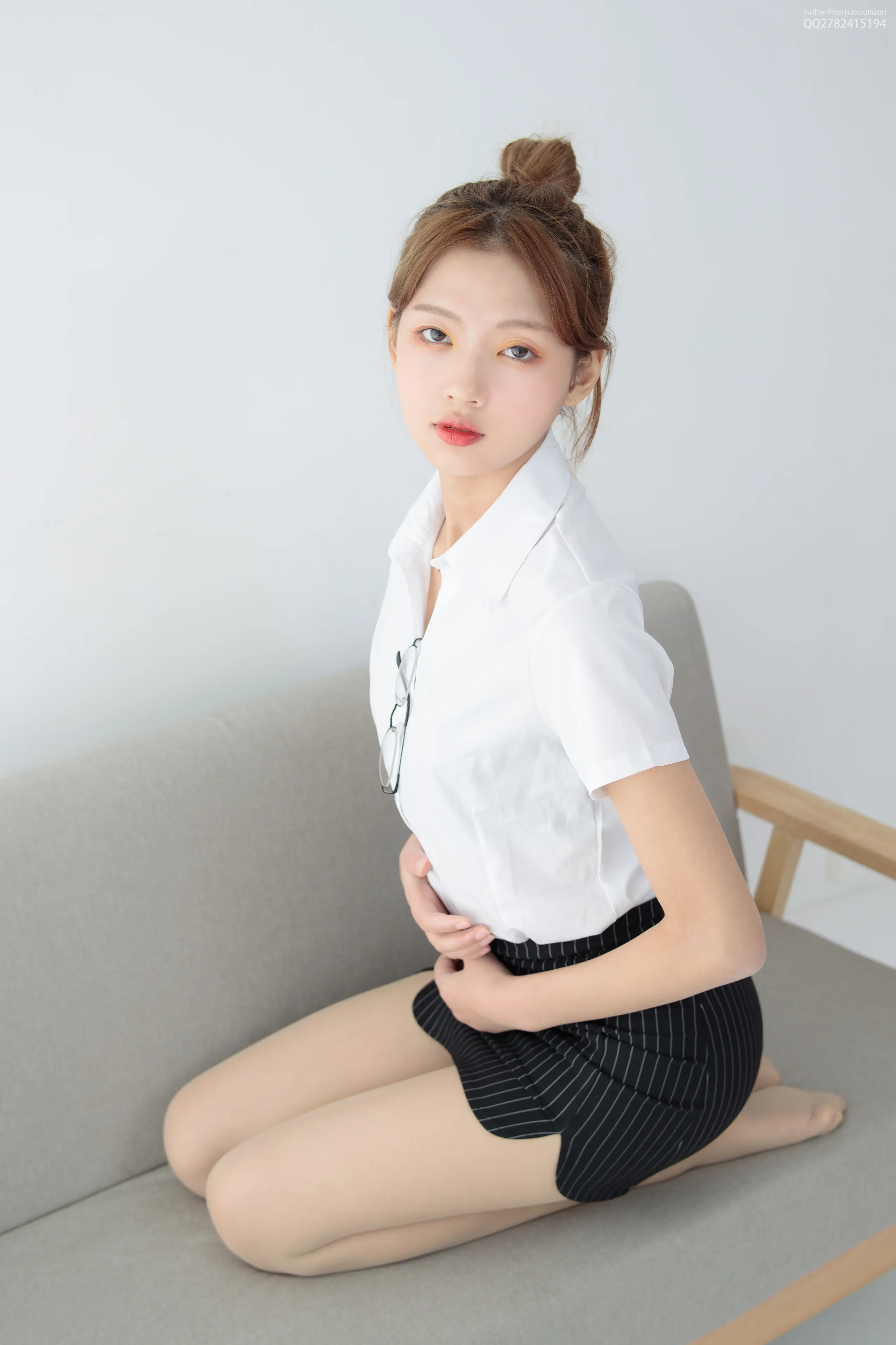 森萝财团 JKFUN 50D肉丝 OL一定要搭配眼镜 [63P]