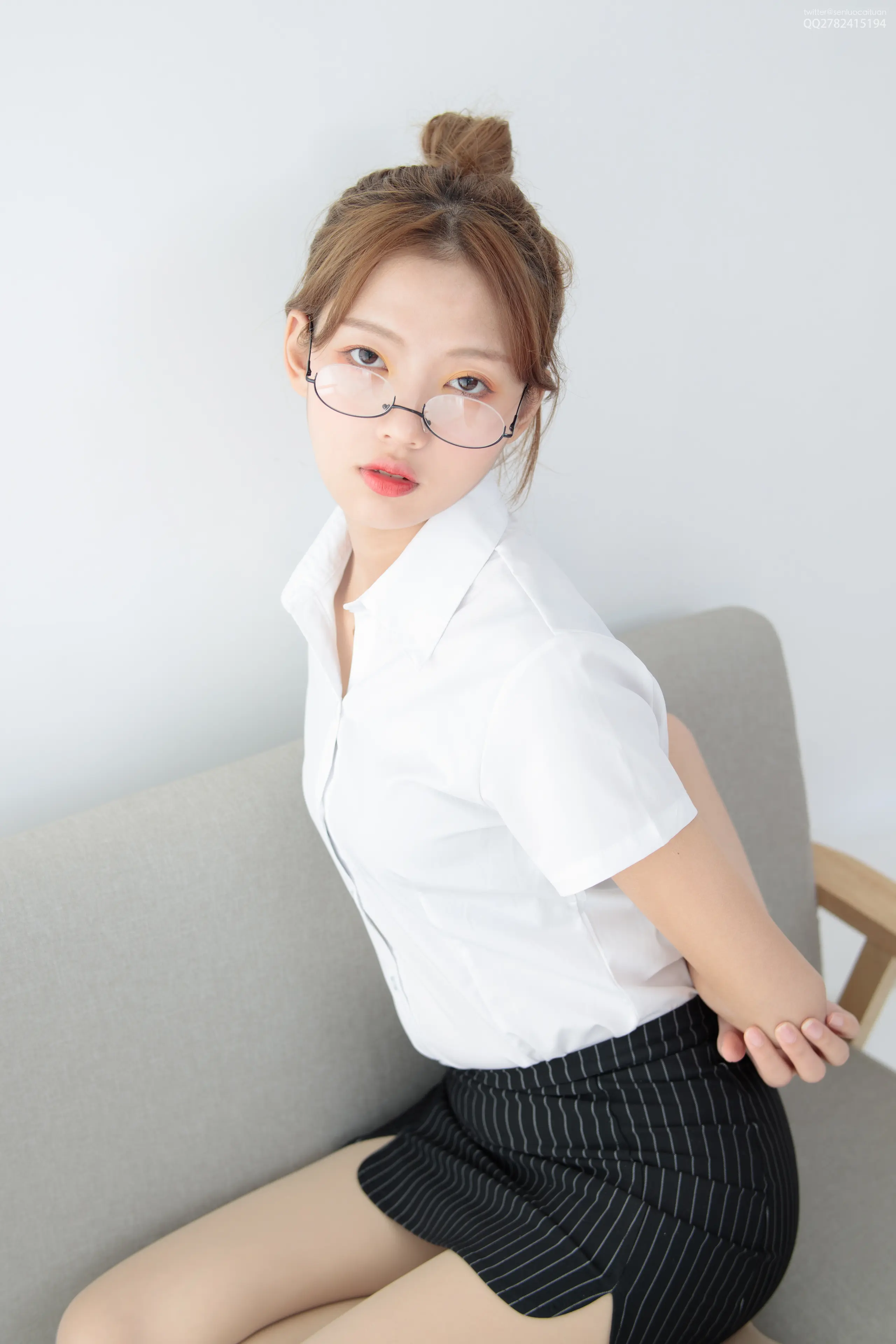 森萝财团 JKFUN 50D肉丝 OL一定要搭配眼镜 [63P]