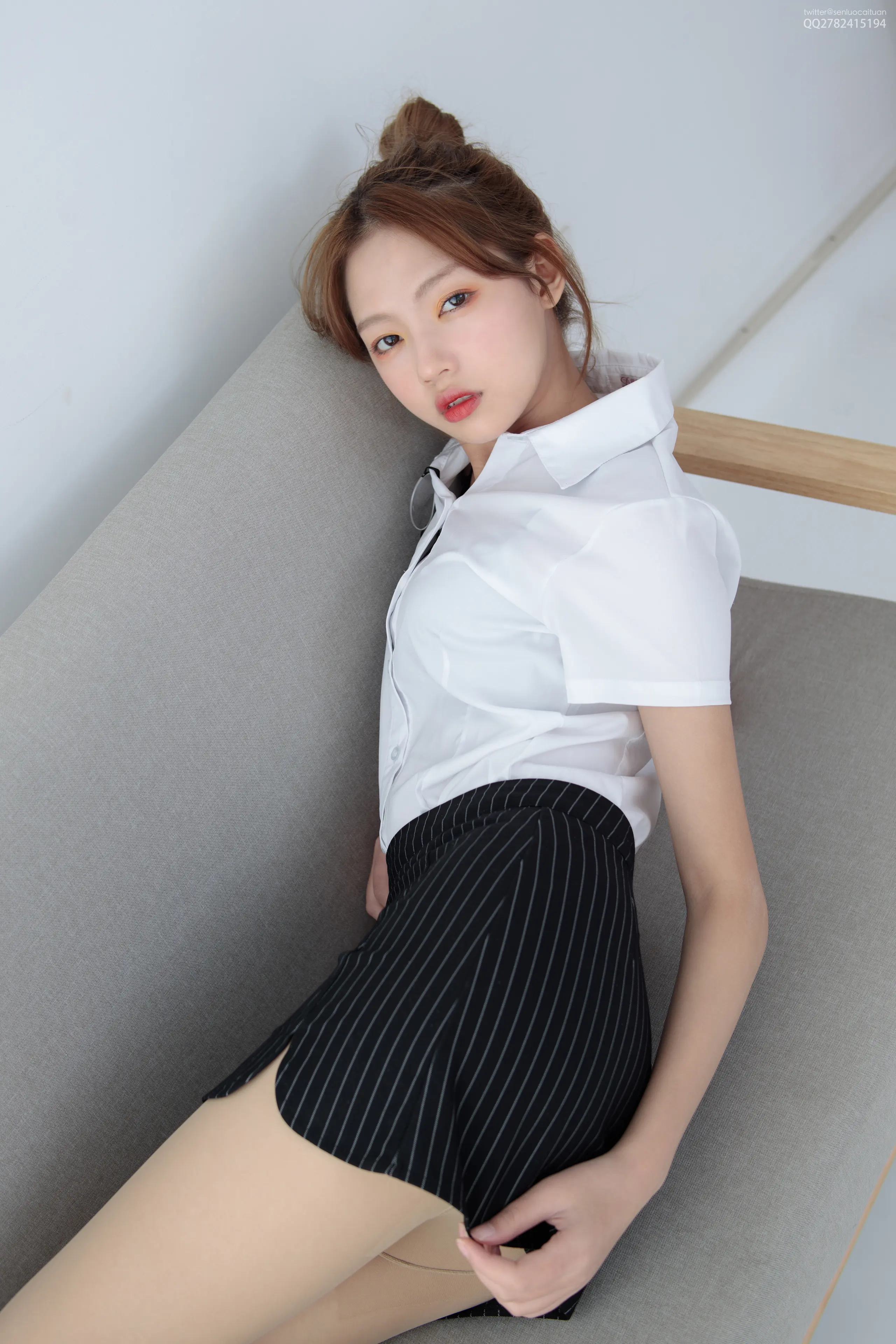 森萝财团 JKFUN 50D肉丝 OL一定要搭配眼镜 [63P]