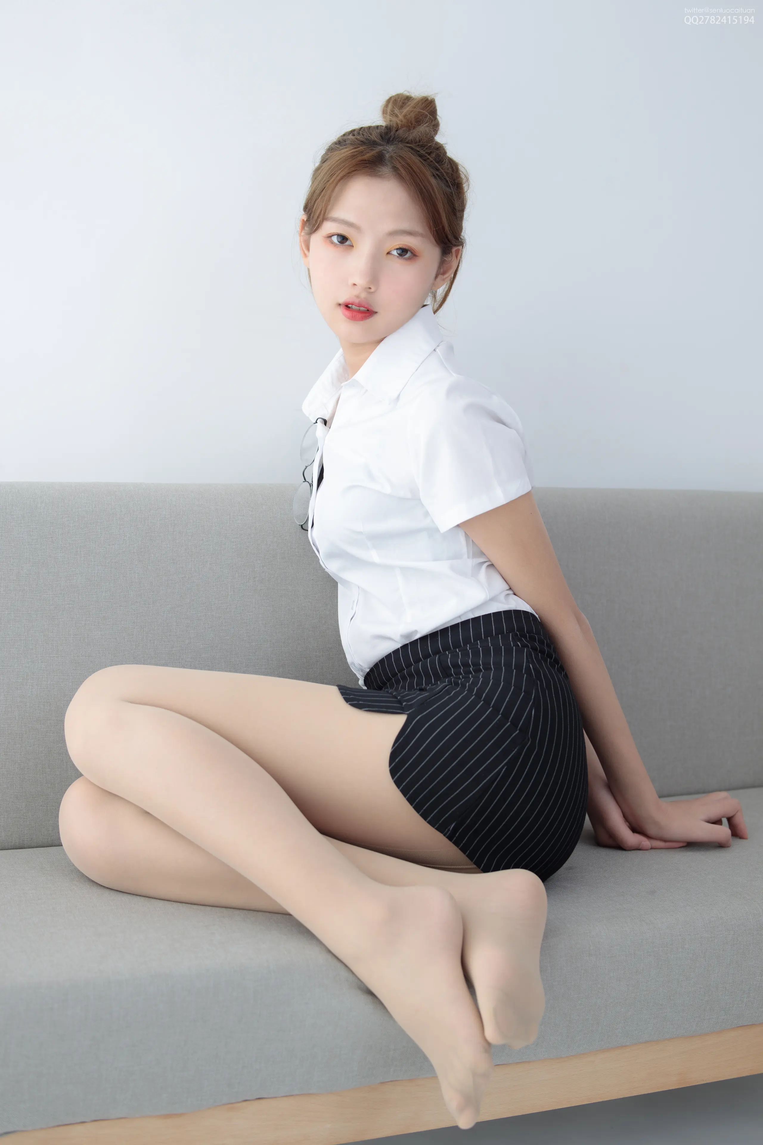 森萝财团 JKFUN 50D肉丝 OL一定要搭配眼镜 [63P]