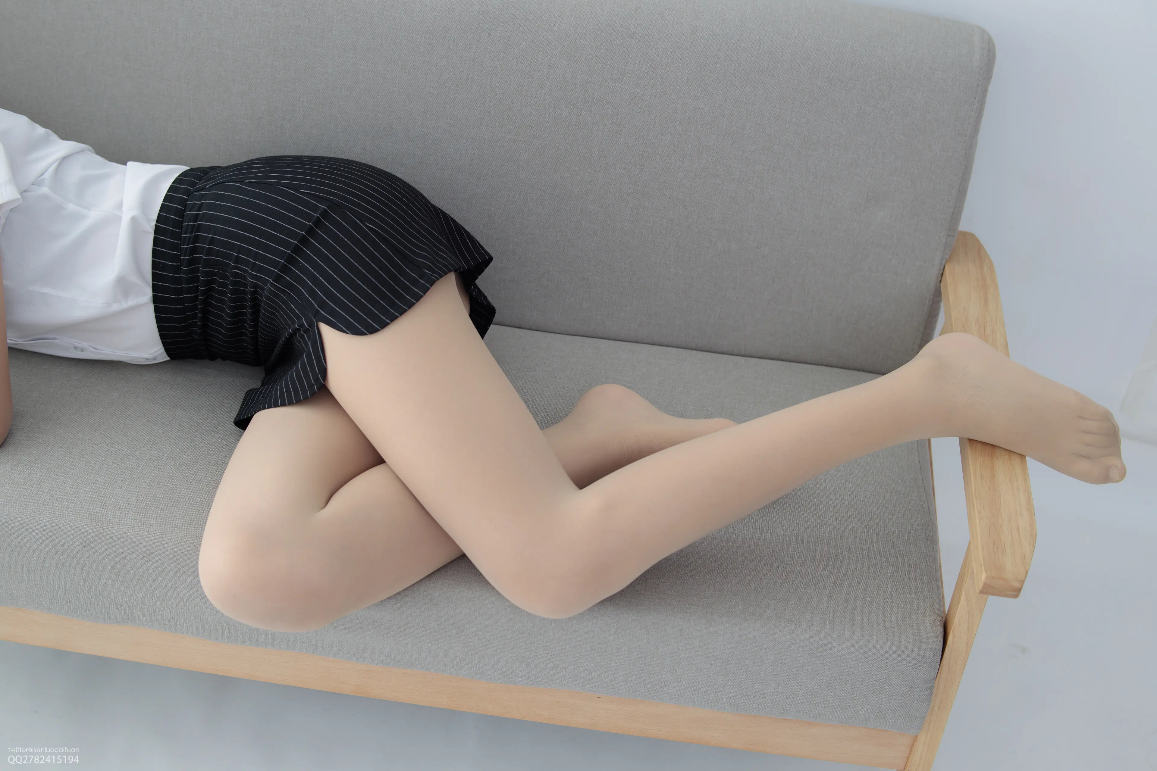 森萝财团 JKFUN 50D肉丝 OL一定要搭配眼镜 [63P]