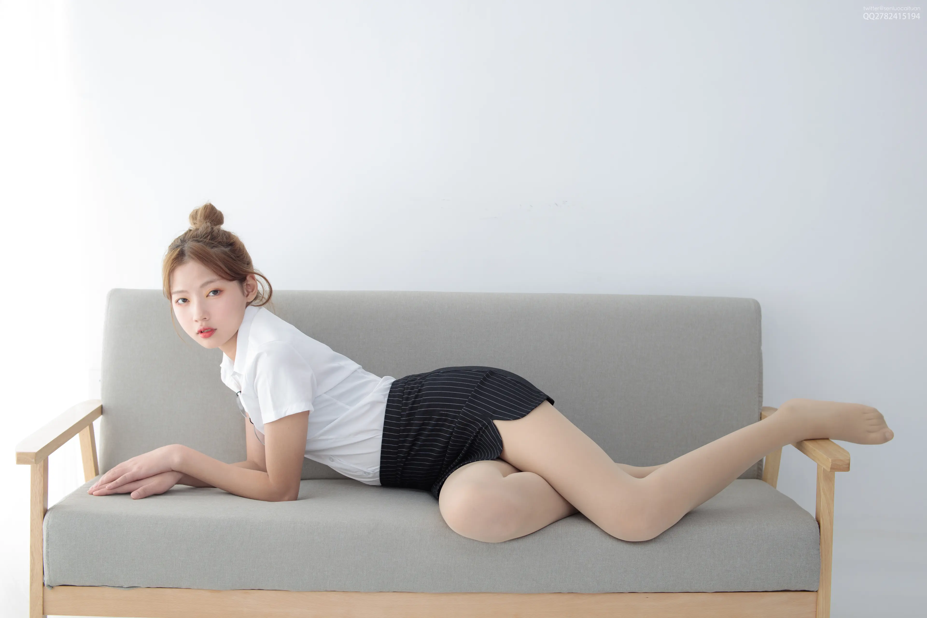 森萝财团 JKFUN 50D肉丝 OL一定要搭配眼镜 [63P]