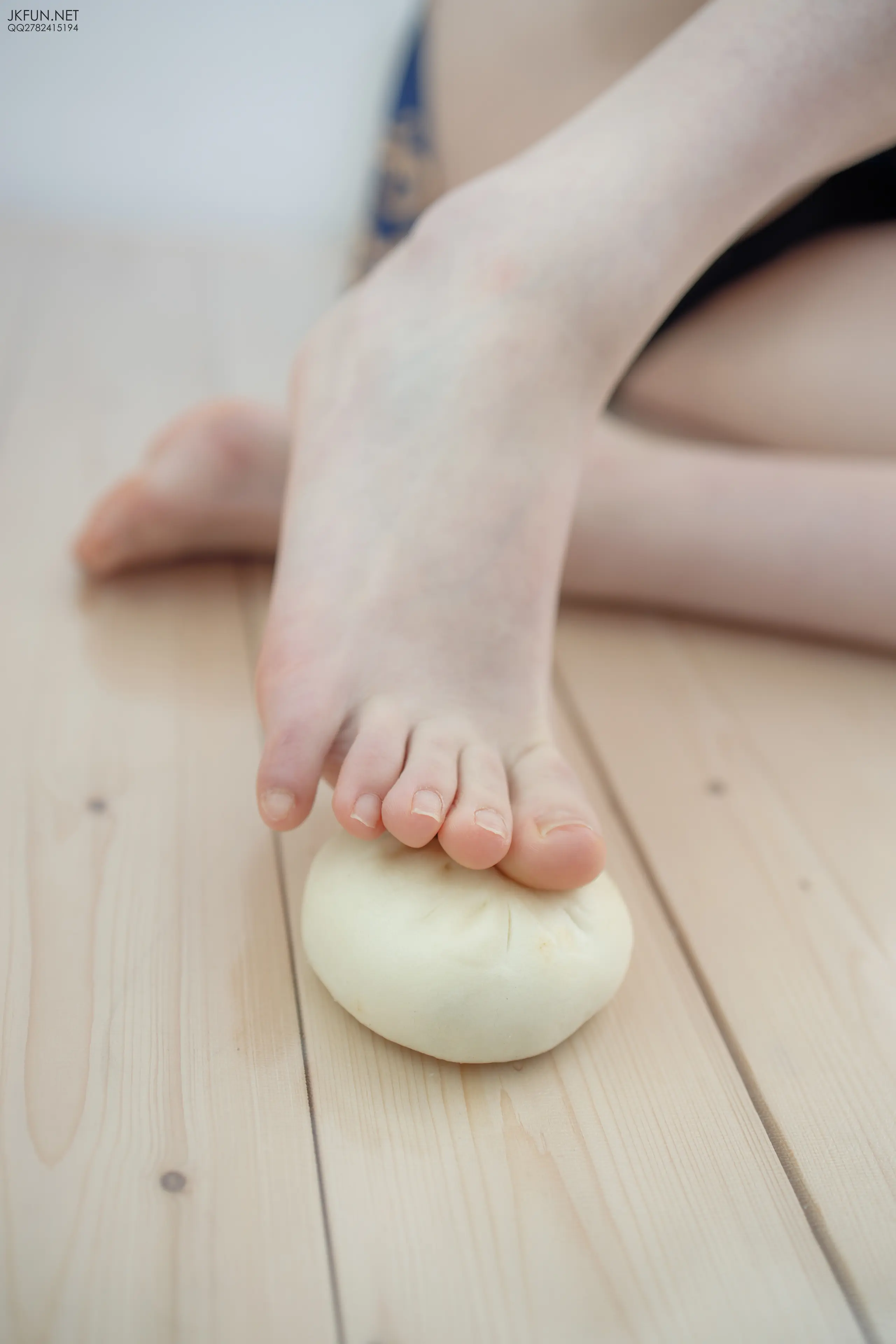 森萝财团 JKFUN Aika 60D白丝 踩酱肉包 [130P]