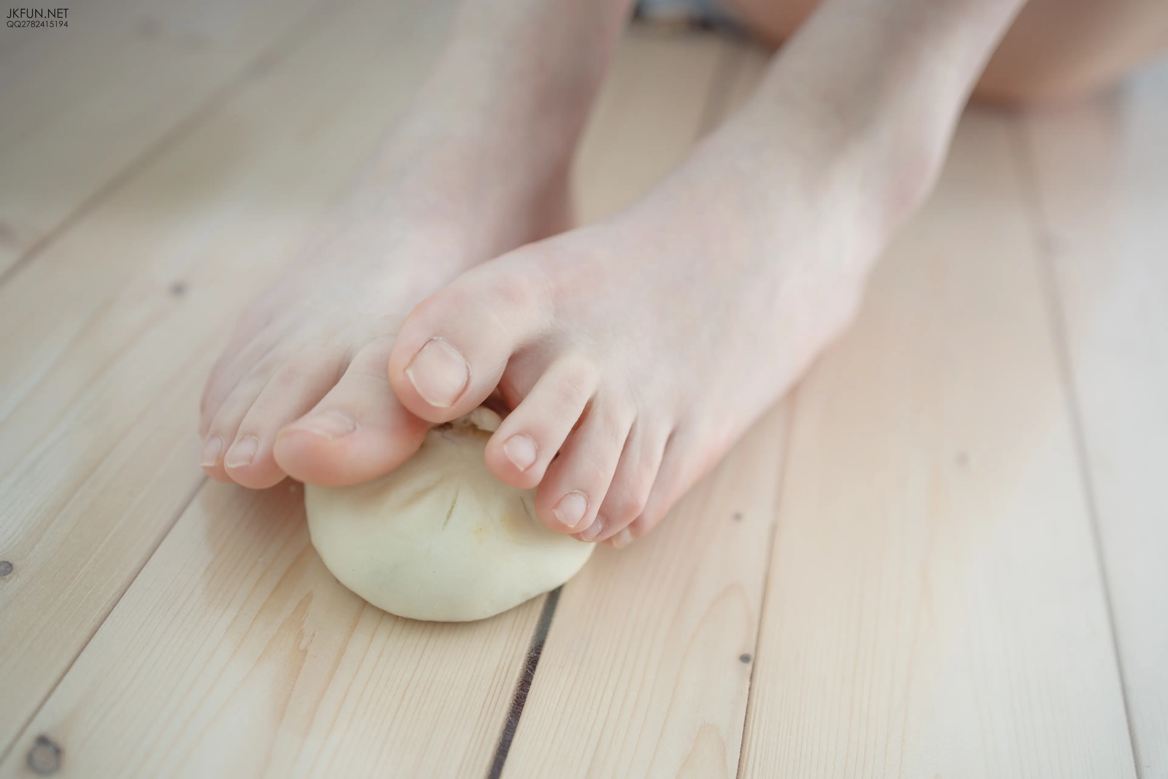 森萝财团 JKFUN Aika 60D白丝 踩酱肉包 [130P]