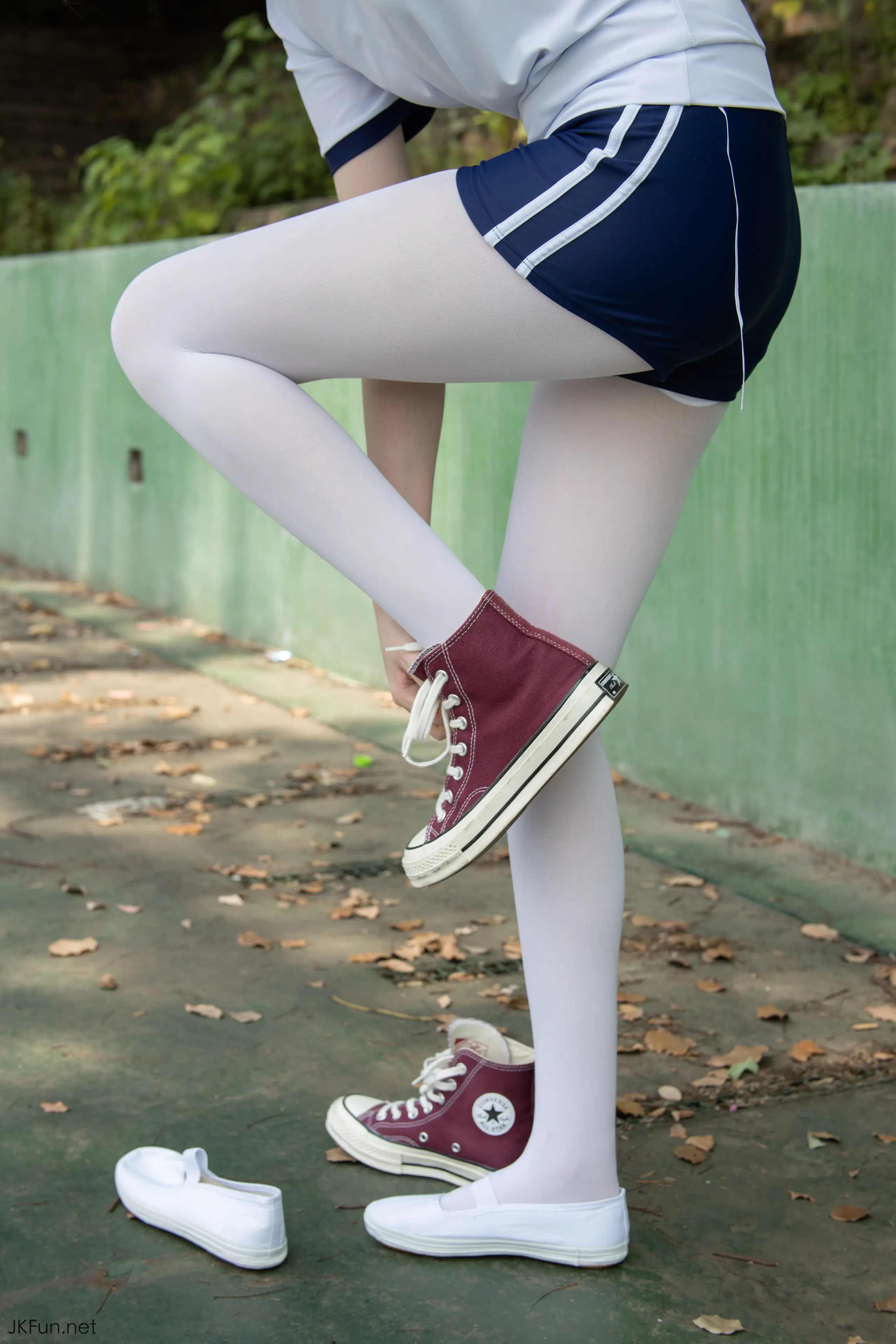 森萝财团 JKFUN Aika 80D白丝外景体操服 [107P]