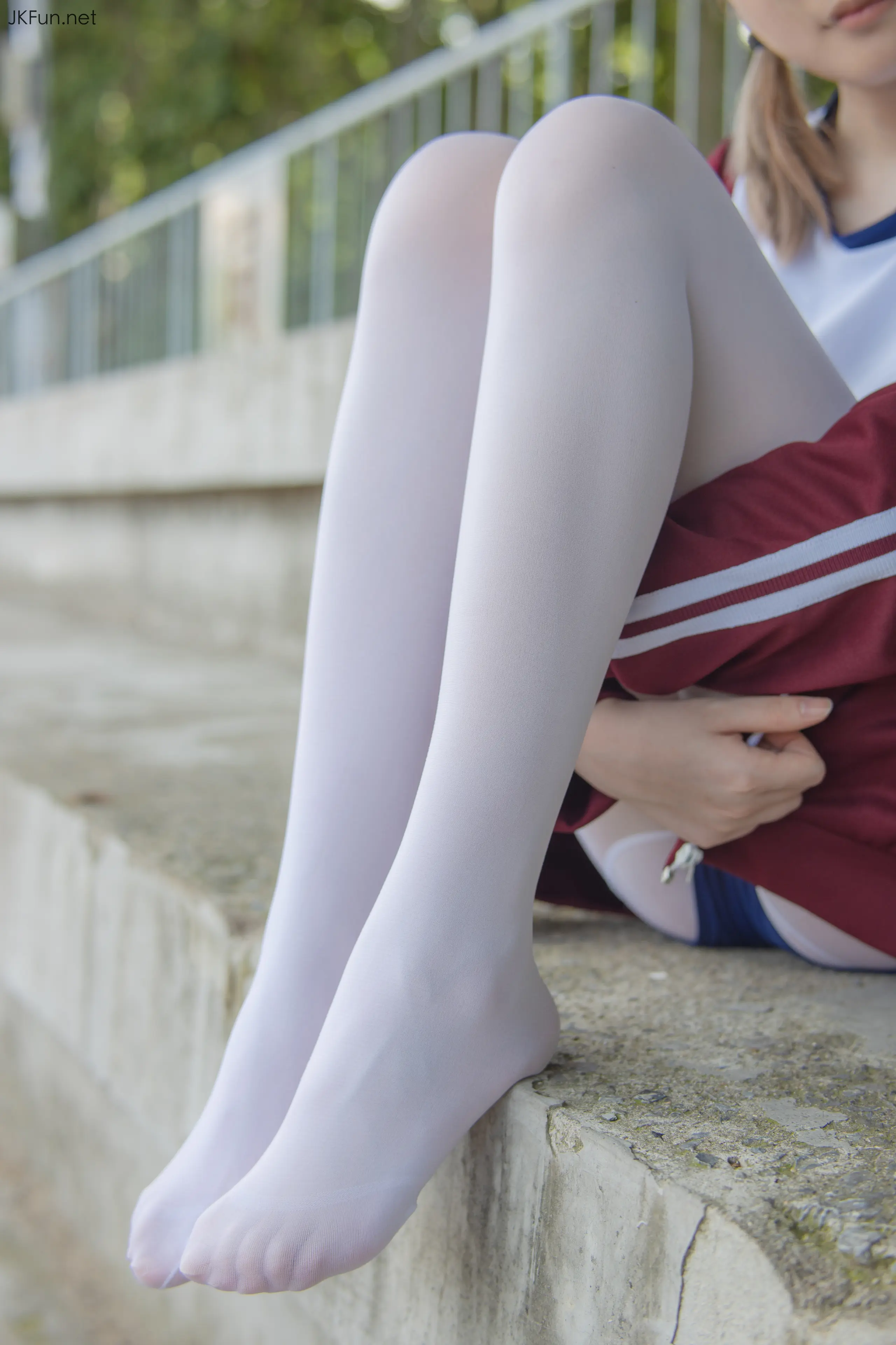 森萝财团 JKFUN Aika 80D白丝外景体操服 [107P]