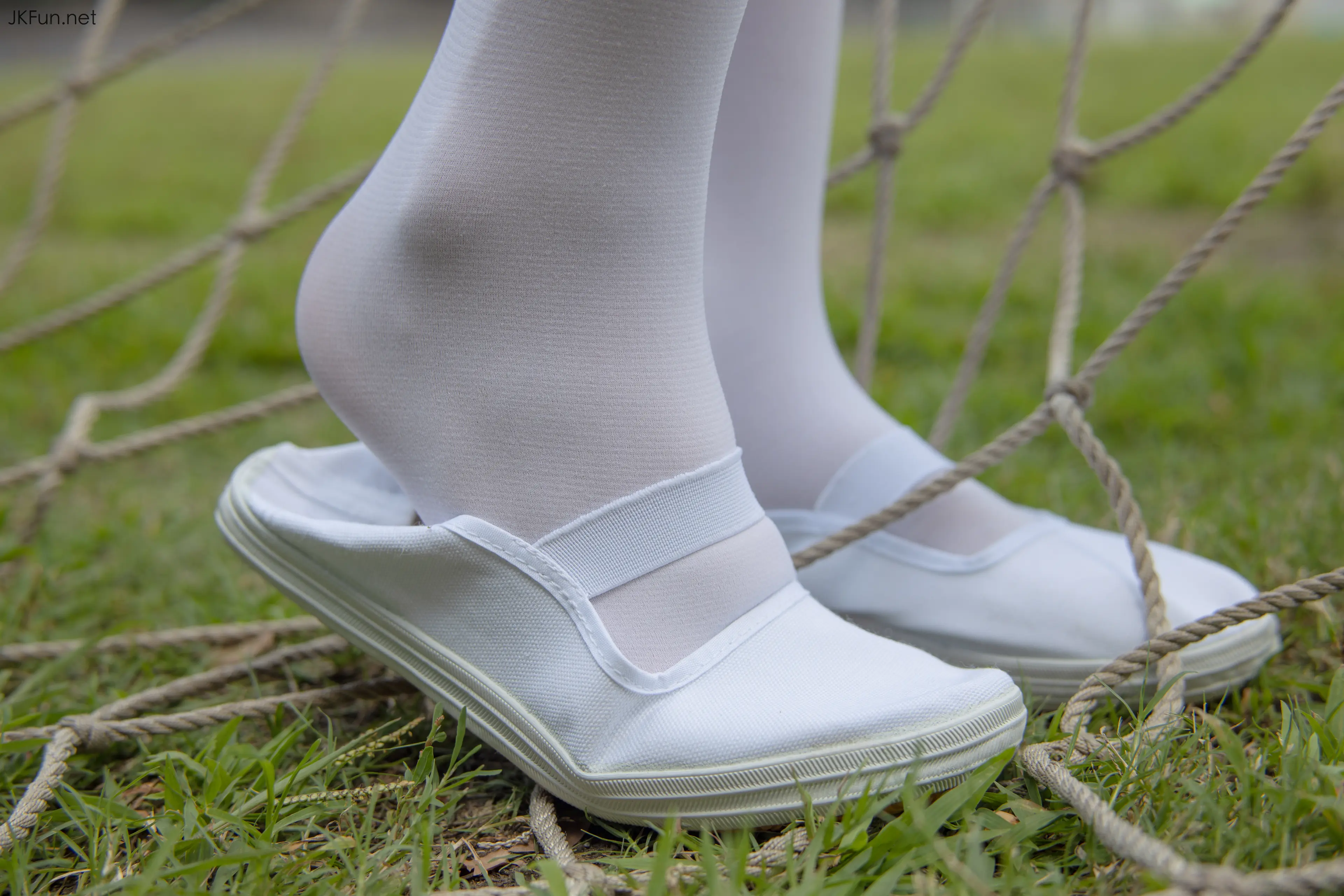 森萝财团 JKFUN Aika 80D白丝外景体操服 [107P]