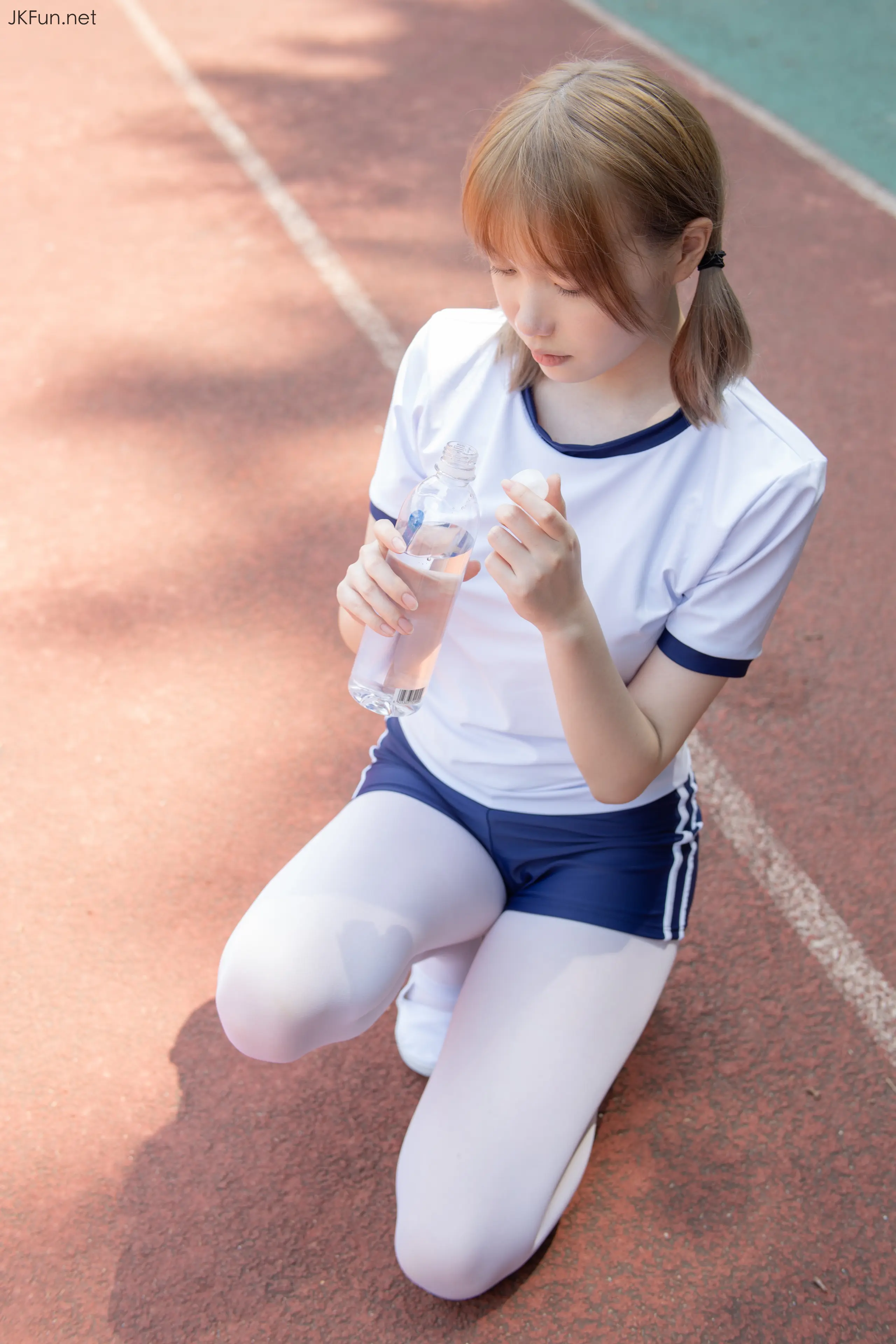 森萝财团 JKFUN Aika 80D白丝外景体操服 [107P]