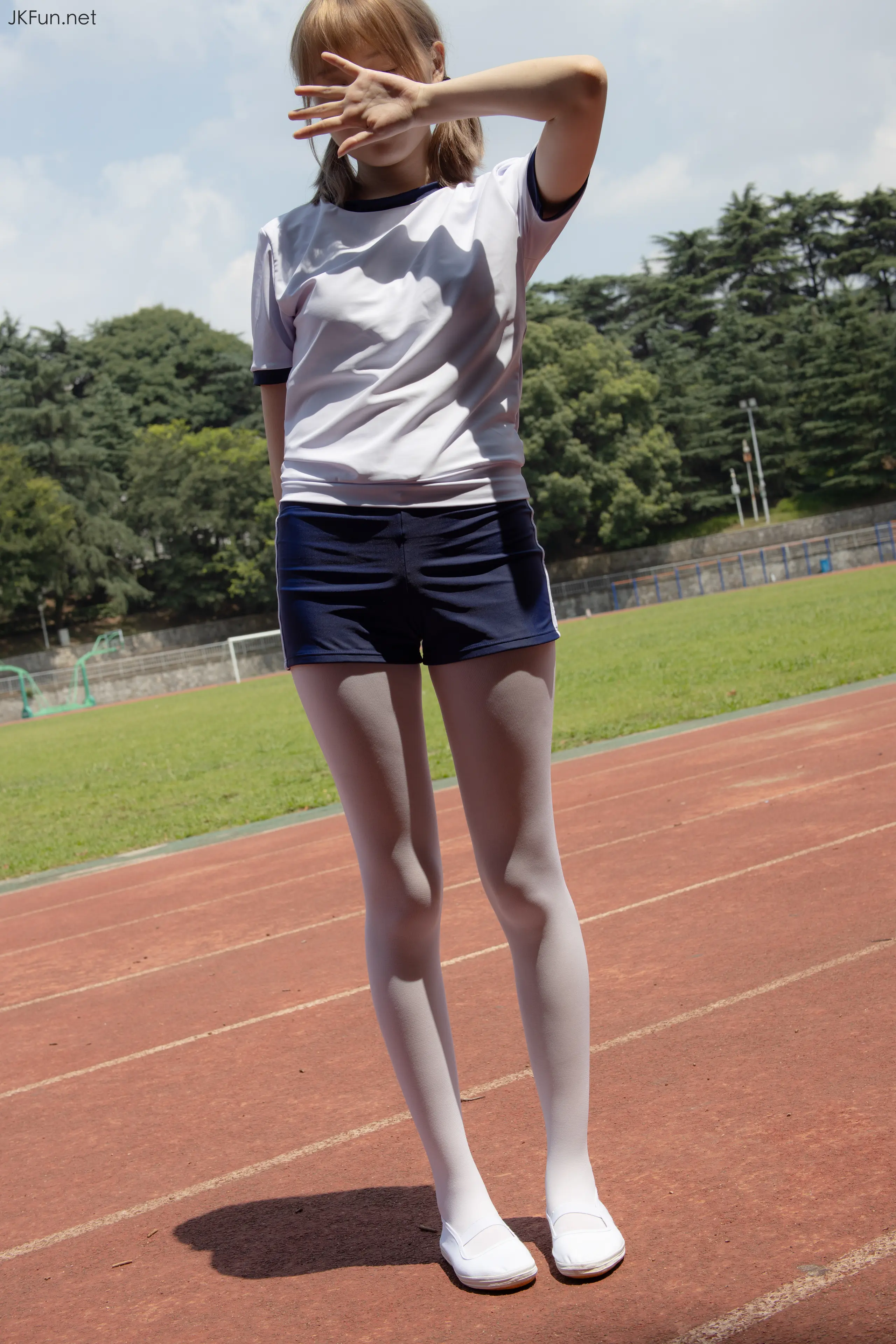 森萝财团 JKFUN Aika 80D白丝外景体操服 [107P]