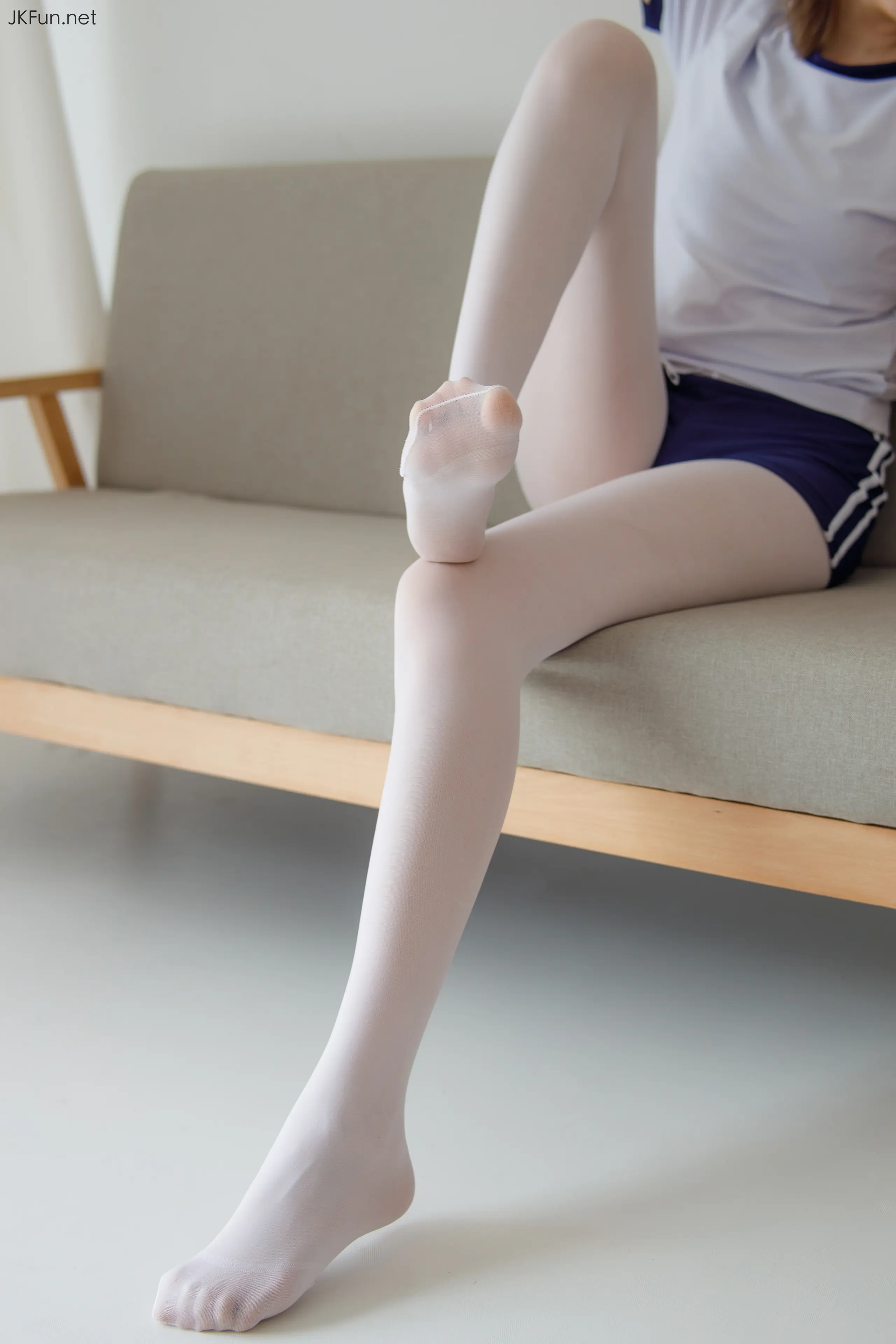 森萝财团 JKFUN Aika 80D白丝外景体操服 [107P]