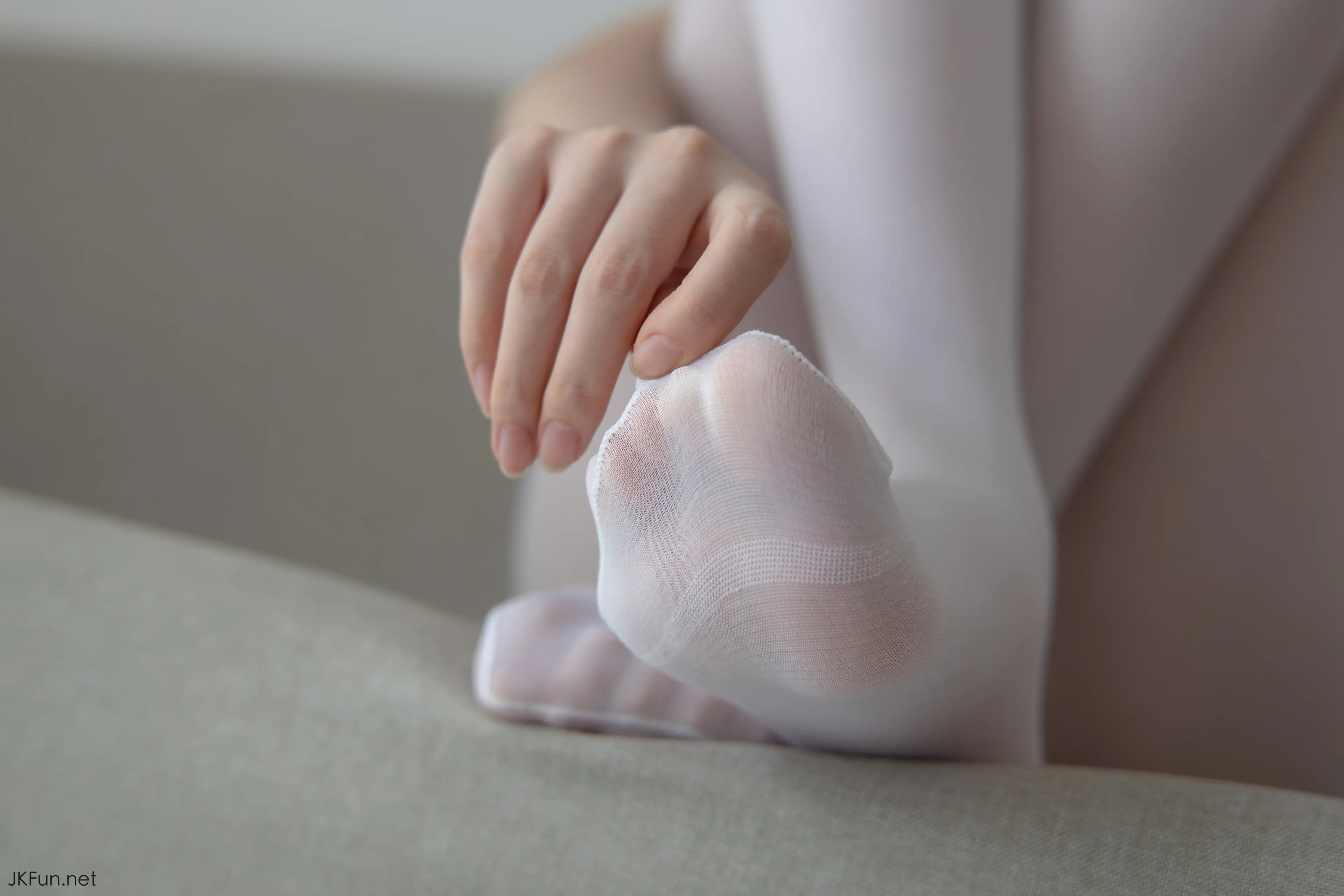 森萝财团 JKFUN Aika 80D白丝外景体操服 [107P]