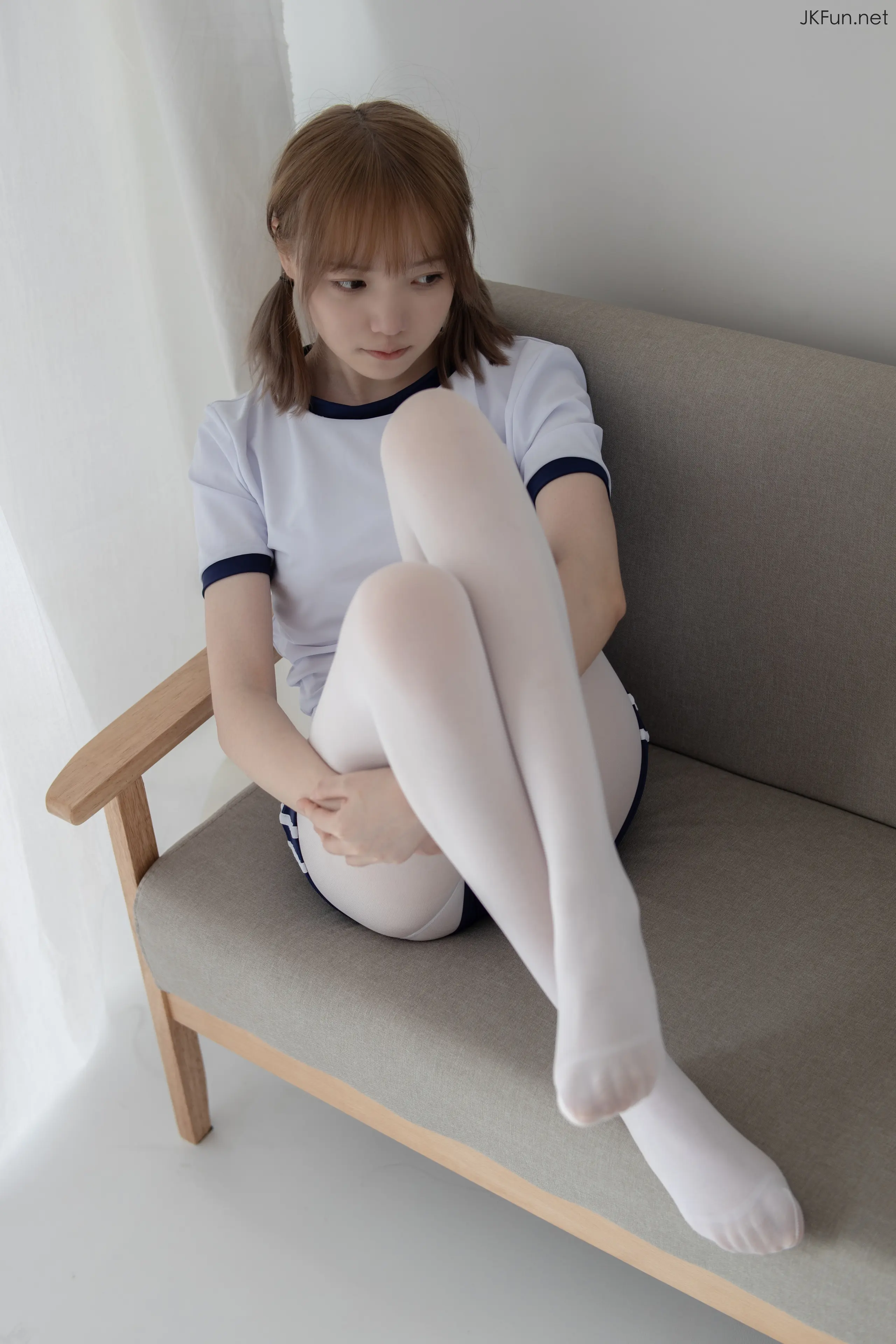 森萝财团 JKFUN Aika 80D白丝外景体操服 [107P]