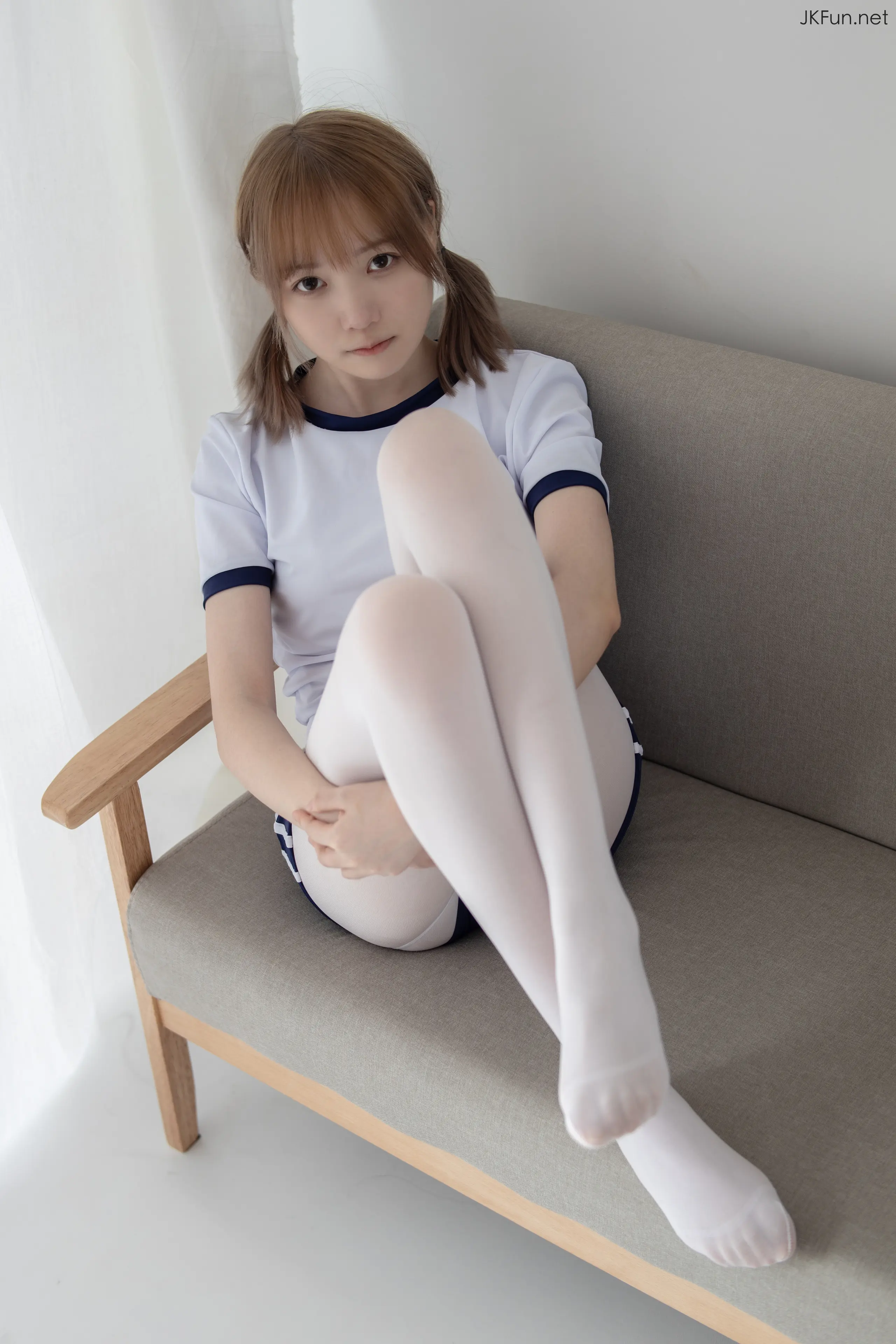 森萝财团 JKFUN Aika 80D白丝外景体操服 [107P]