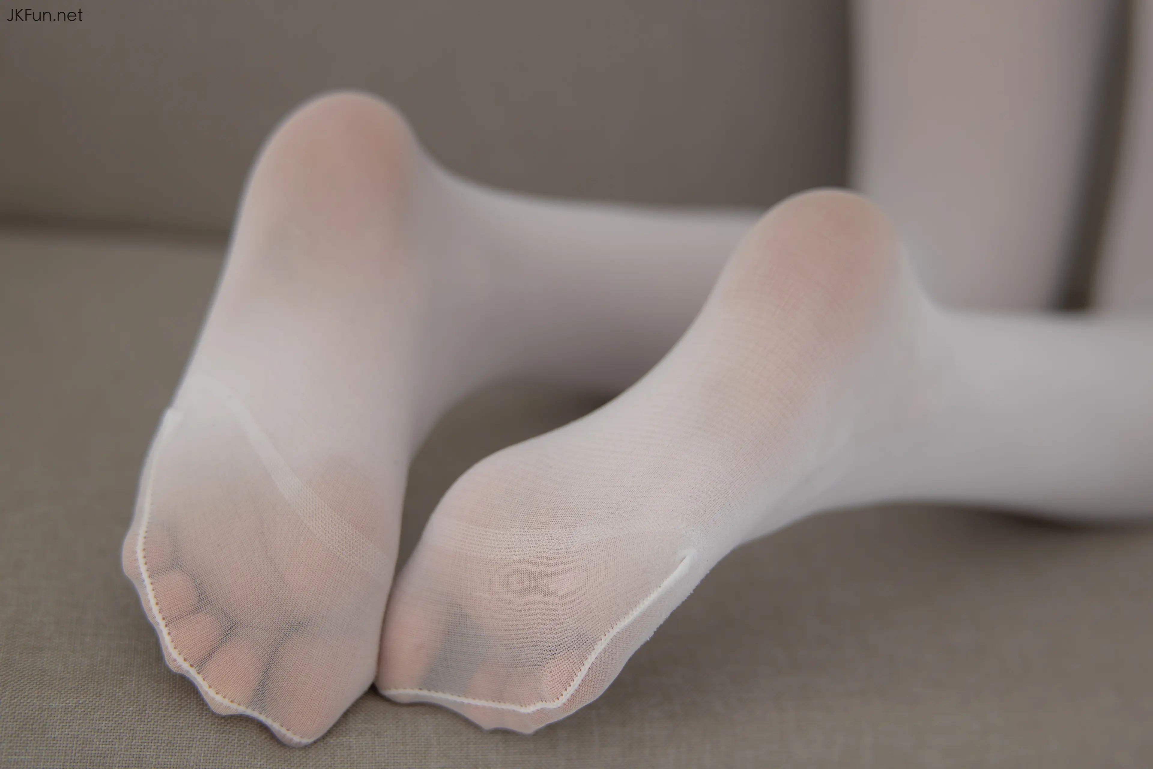 森萝财团 JKFUN Aika 80D白丝外景体操服 [107P]