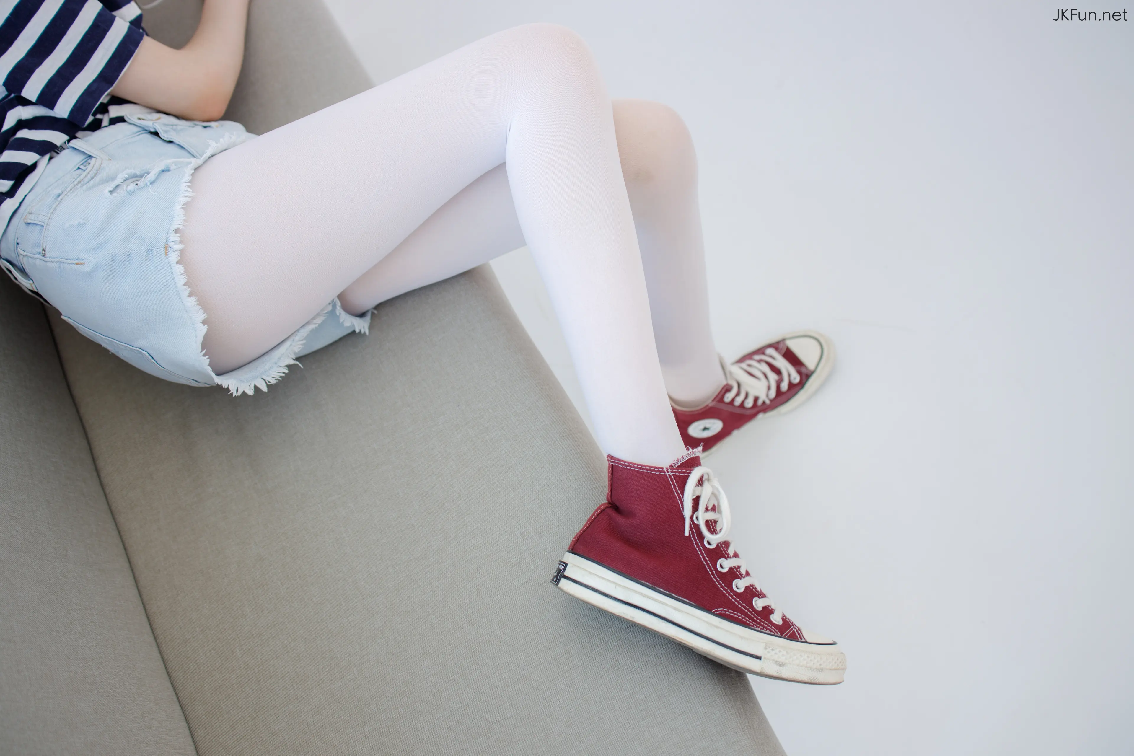 森萝财团 JKFUN Aika 80D白丝牛仔热裤 [98P]