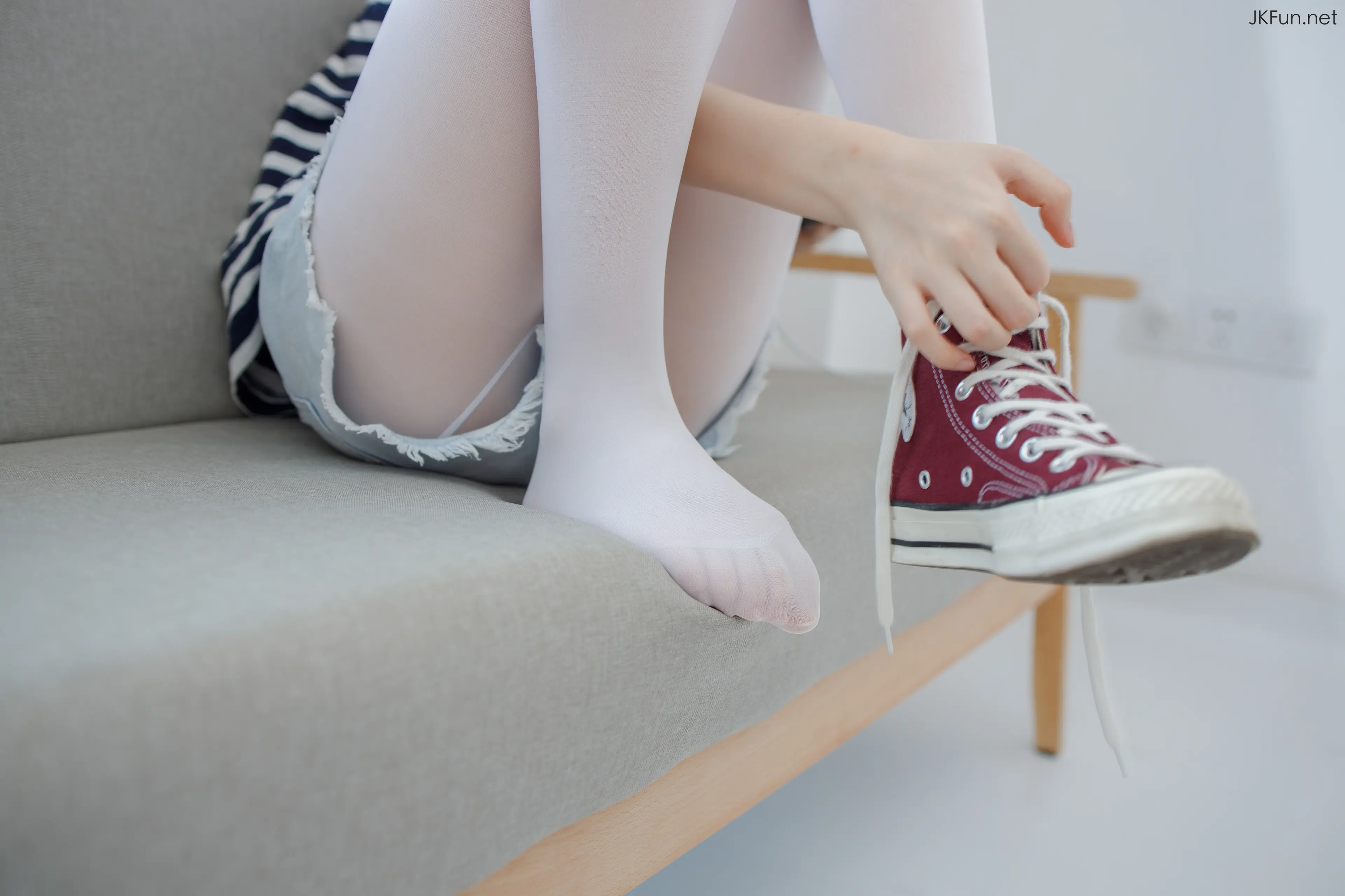 森萝财团 JKFUN Aika 80D白丝牛仔热裤 [98P]