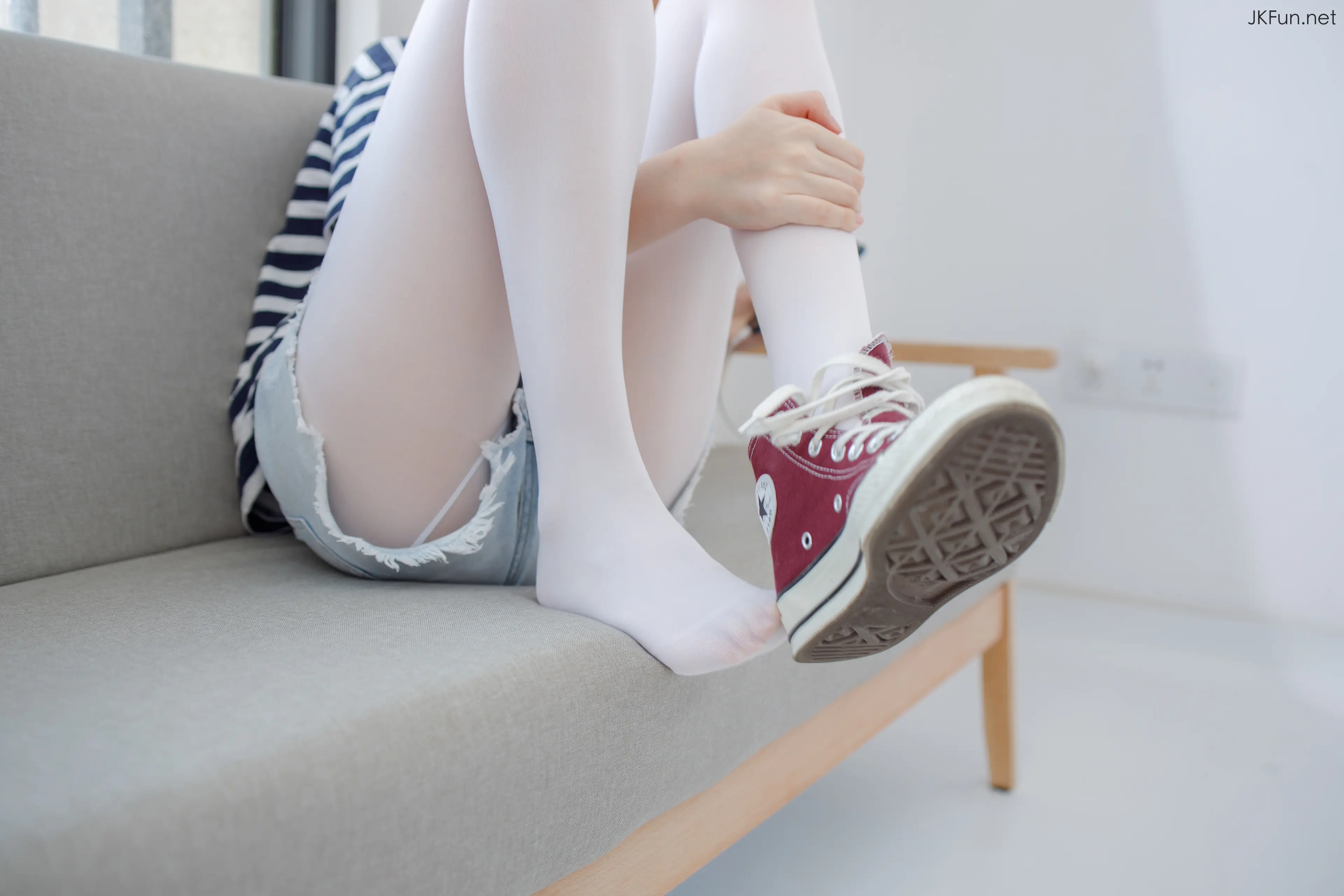 森萝财团 JKFUN Aika 80D白丝牛仔热裤 [98P]