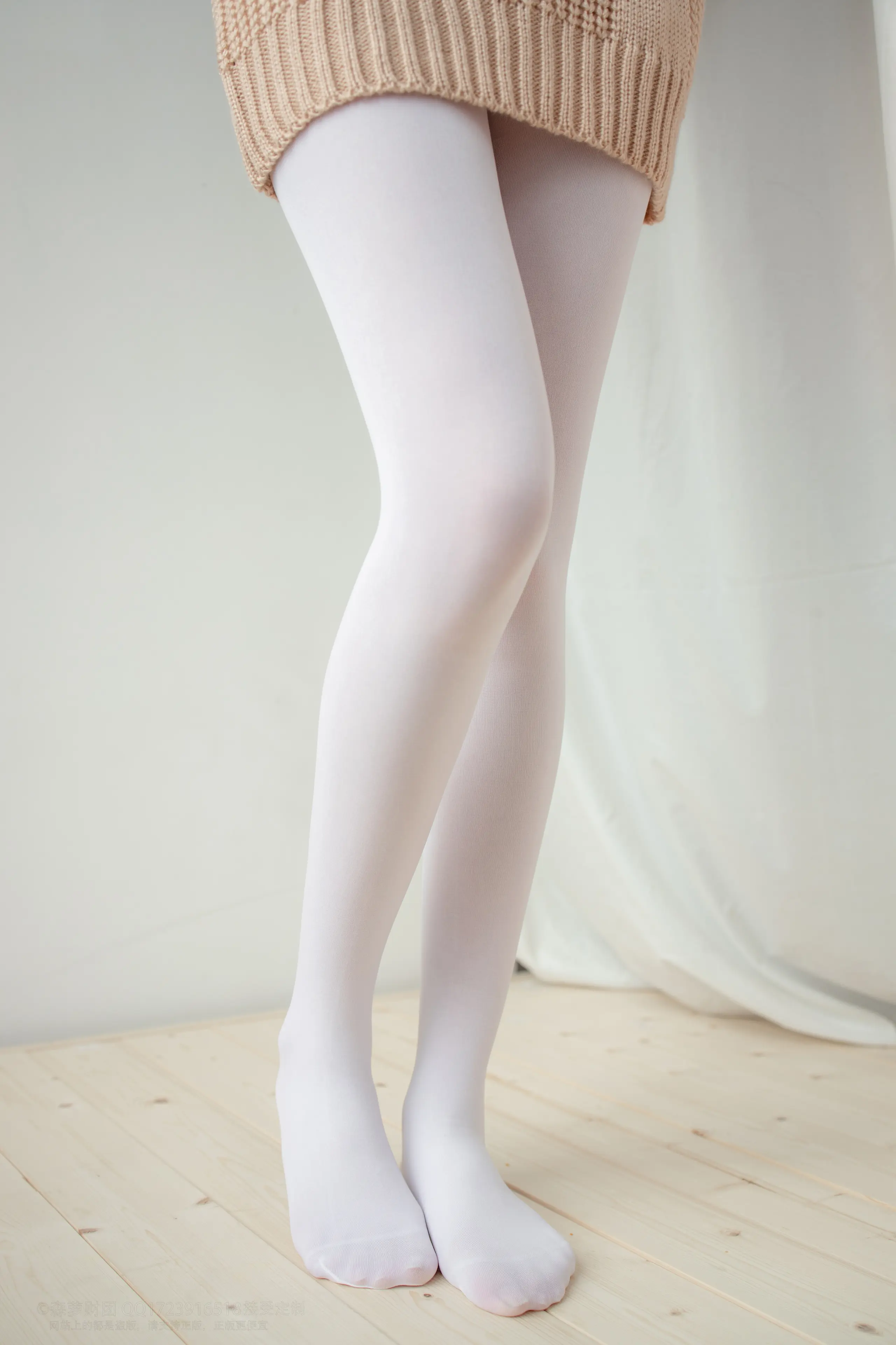 森萝财团 LOVEPLUS 露背毛衣80D白丝 [97P]