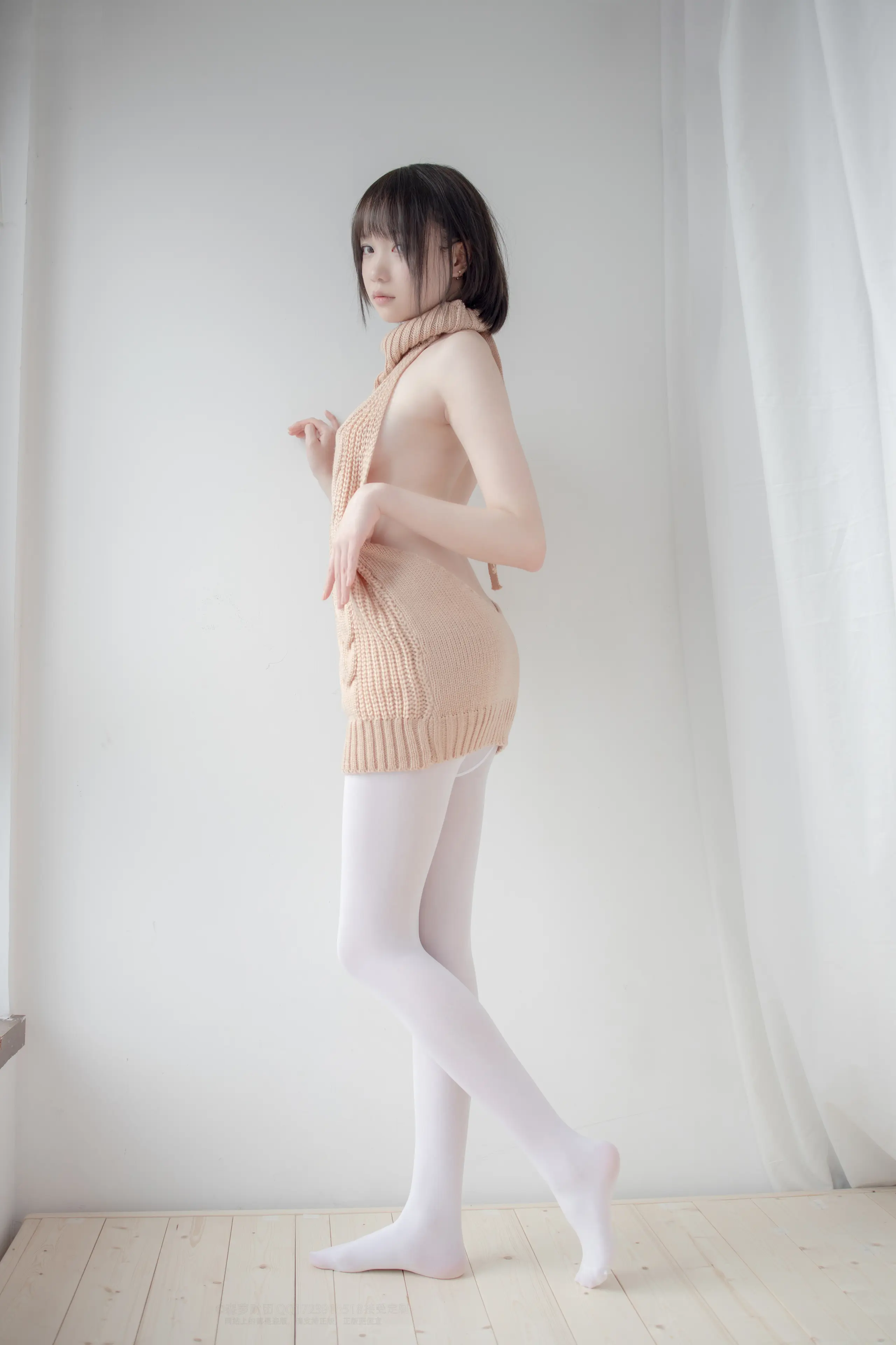 森萝财团 LOVEPLUS 露背毛衣80D白丝 [97P]