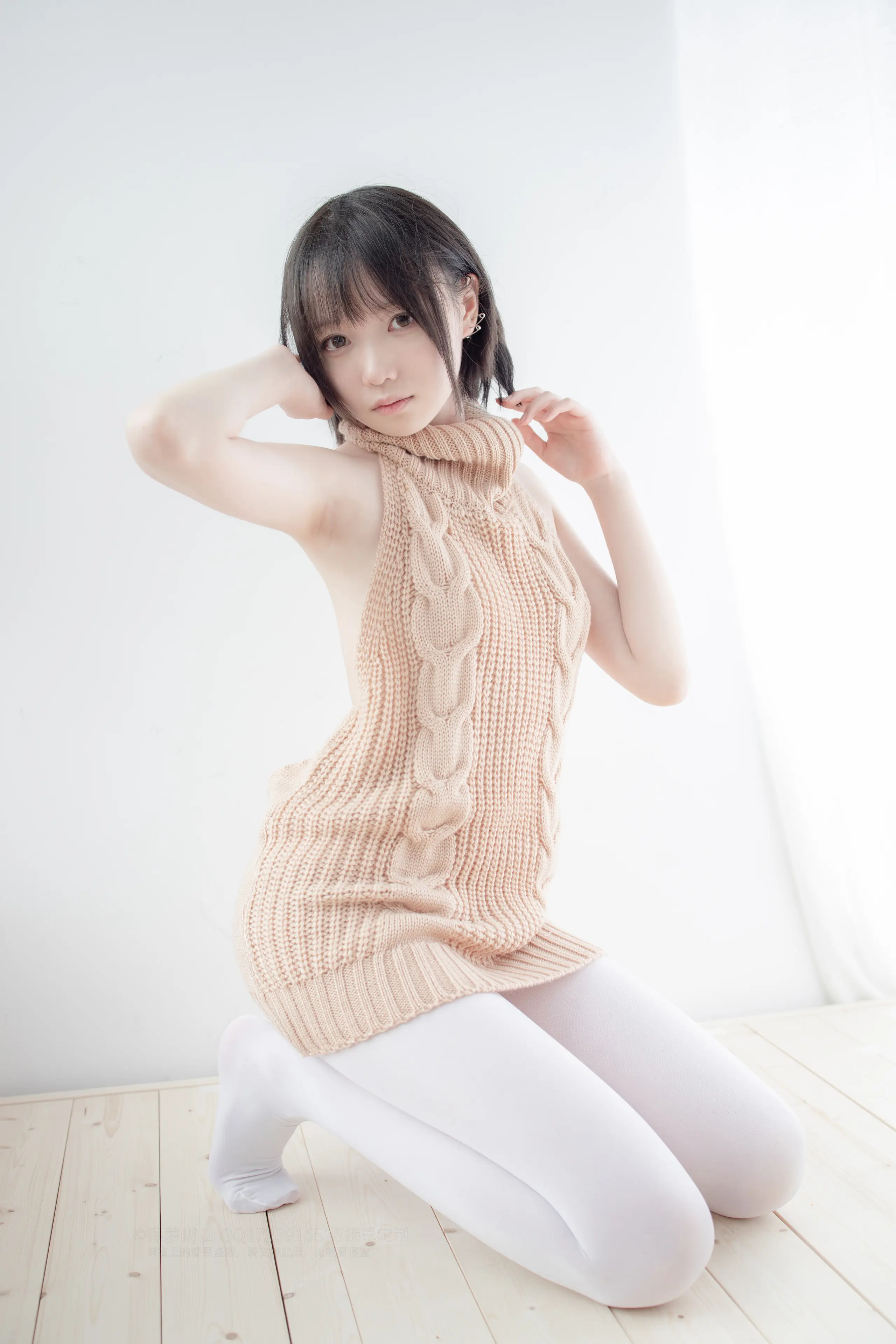 森萝财团 LOVEPLUS 露背毛衣80D白丝 [97P]