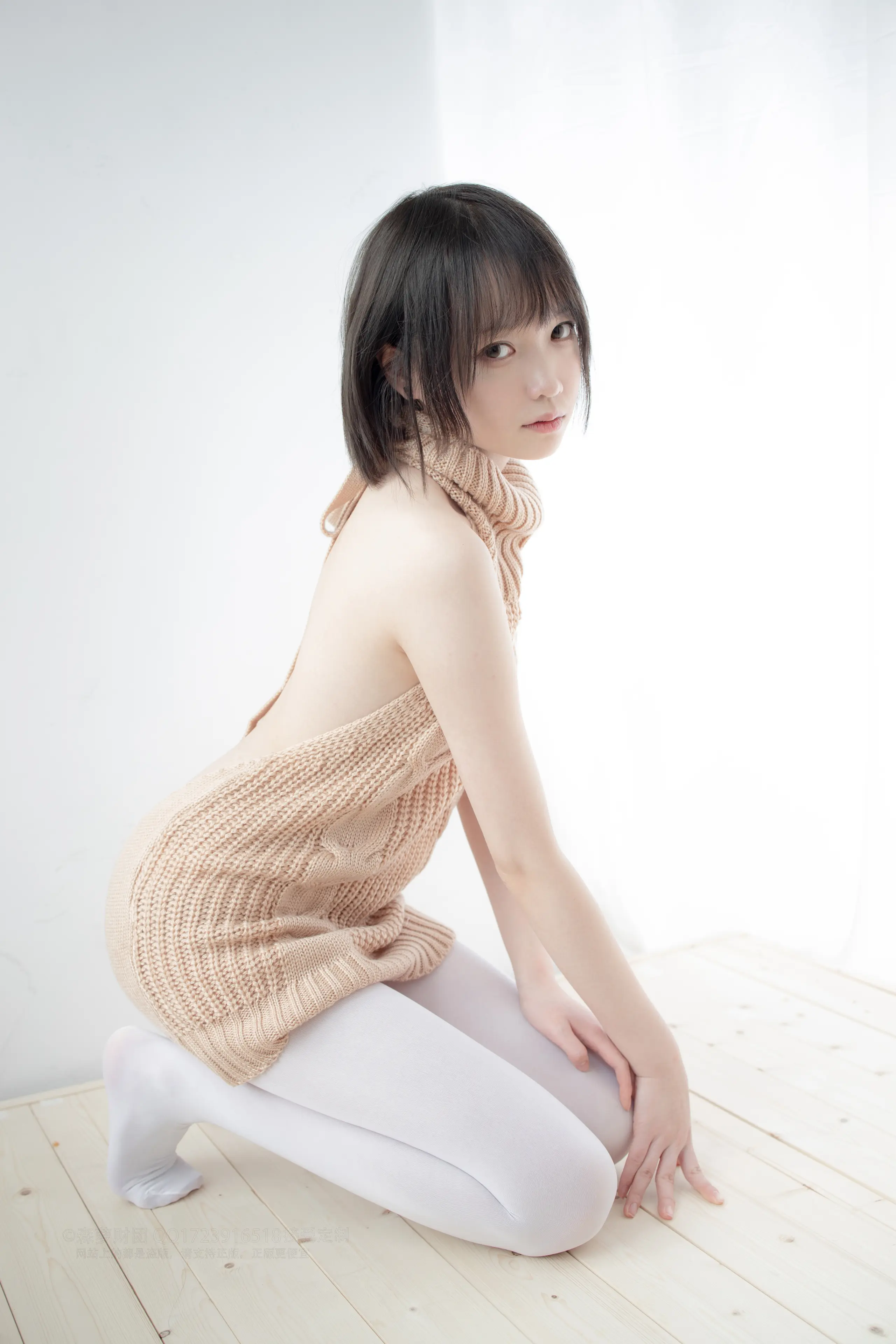 森萝财团 LOVEPLUS 露背毛衣80D白丝 [97P]