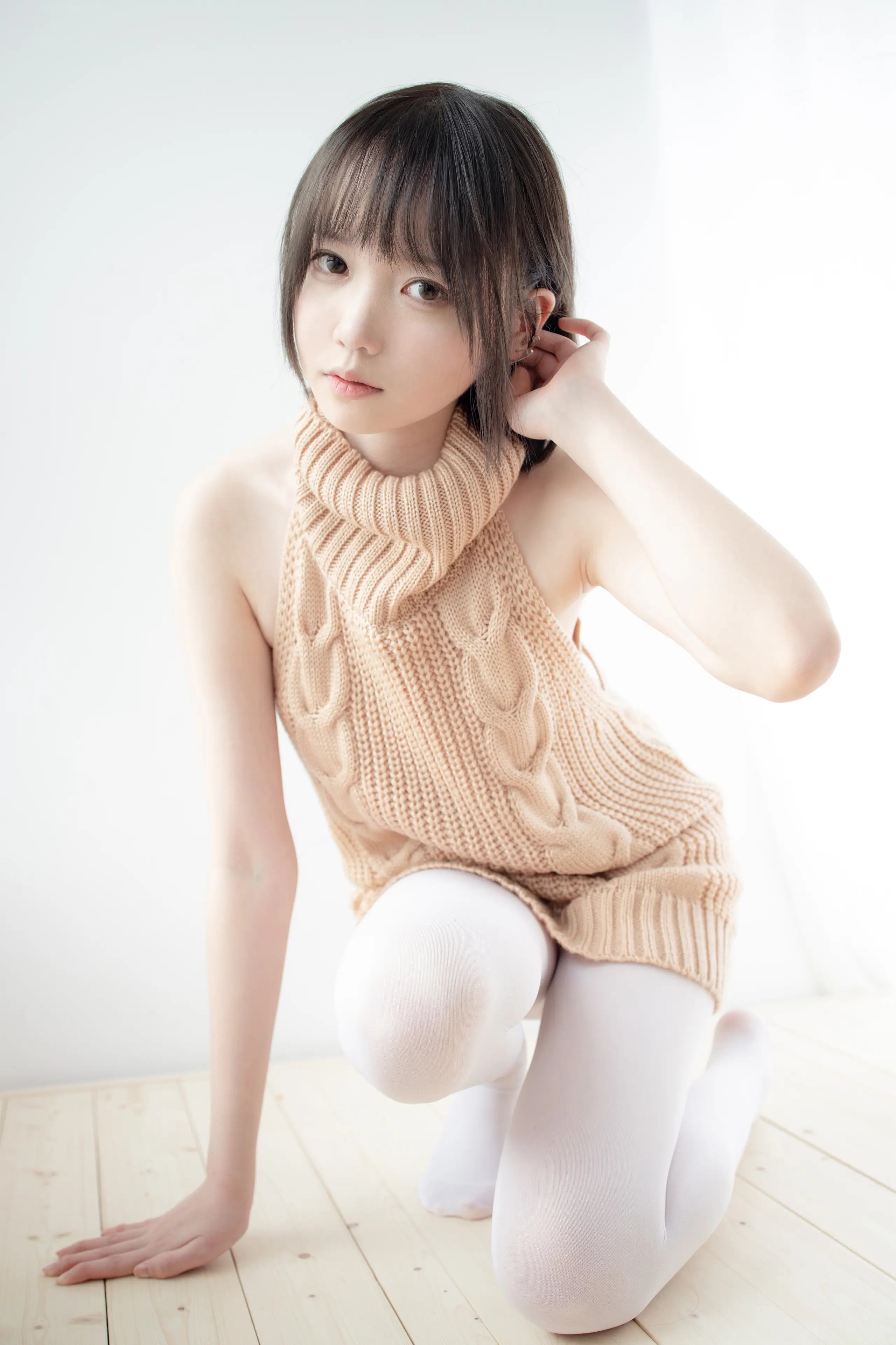 森萝财团 LOVEPLUS 露背毛衣80D白丝 [97P]