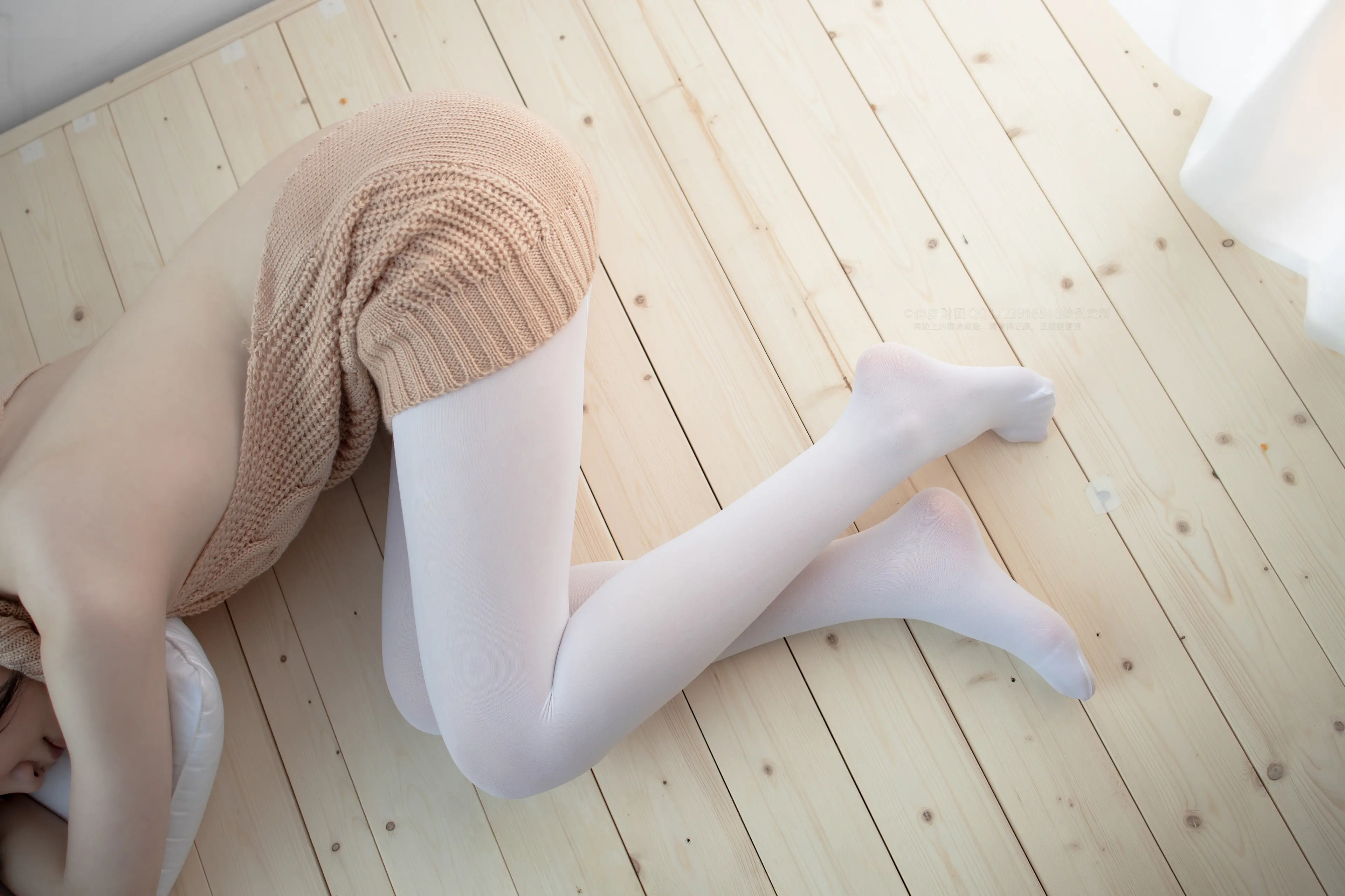 森萝财团 LOVEPLUS 露背毛衣80D白丝 [97P]