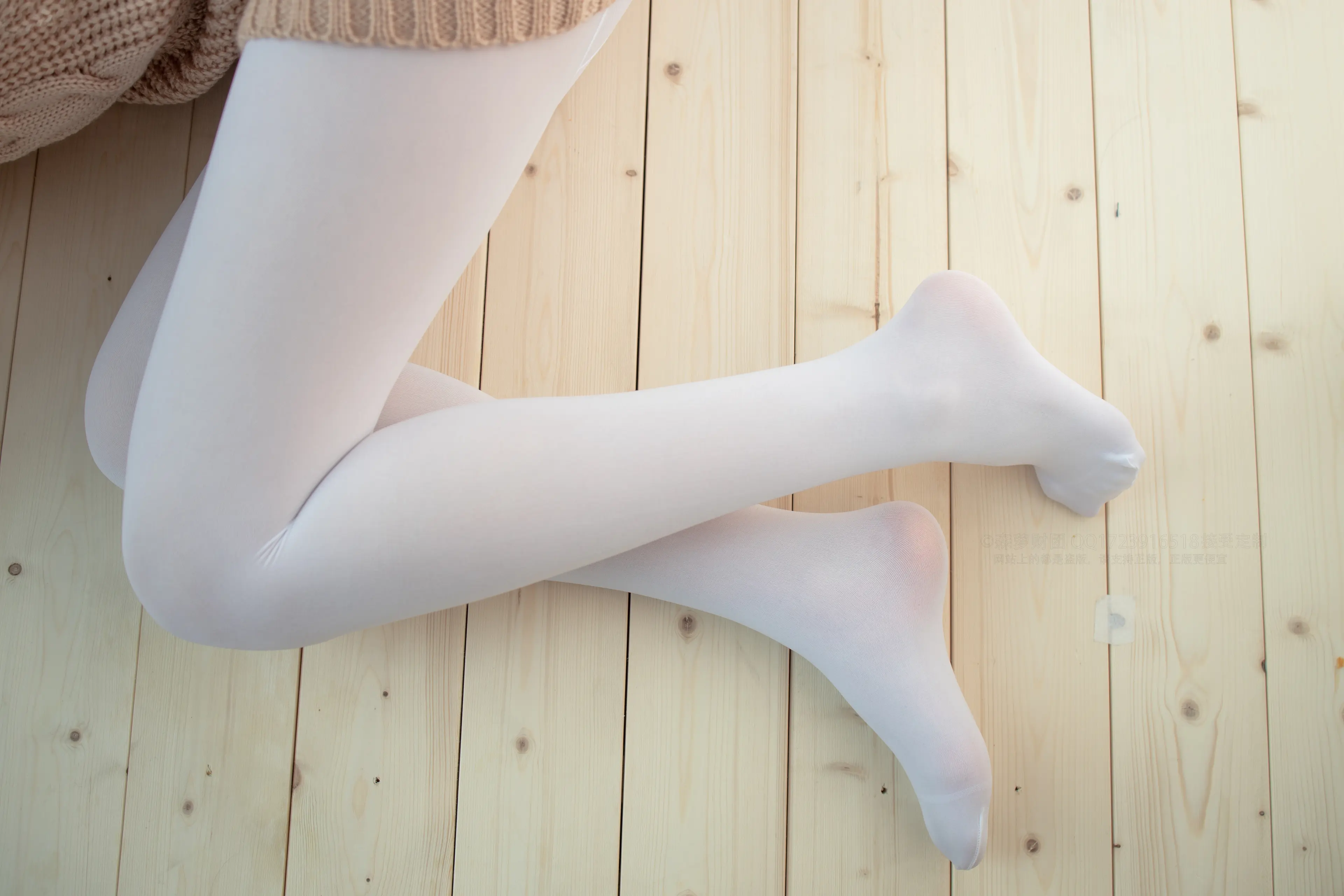 森萝财团 LOVEPLUS 露背毛衣80D白丝 [97P]