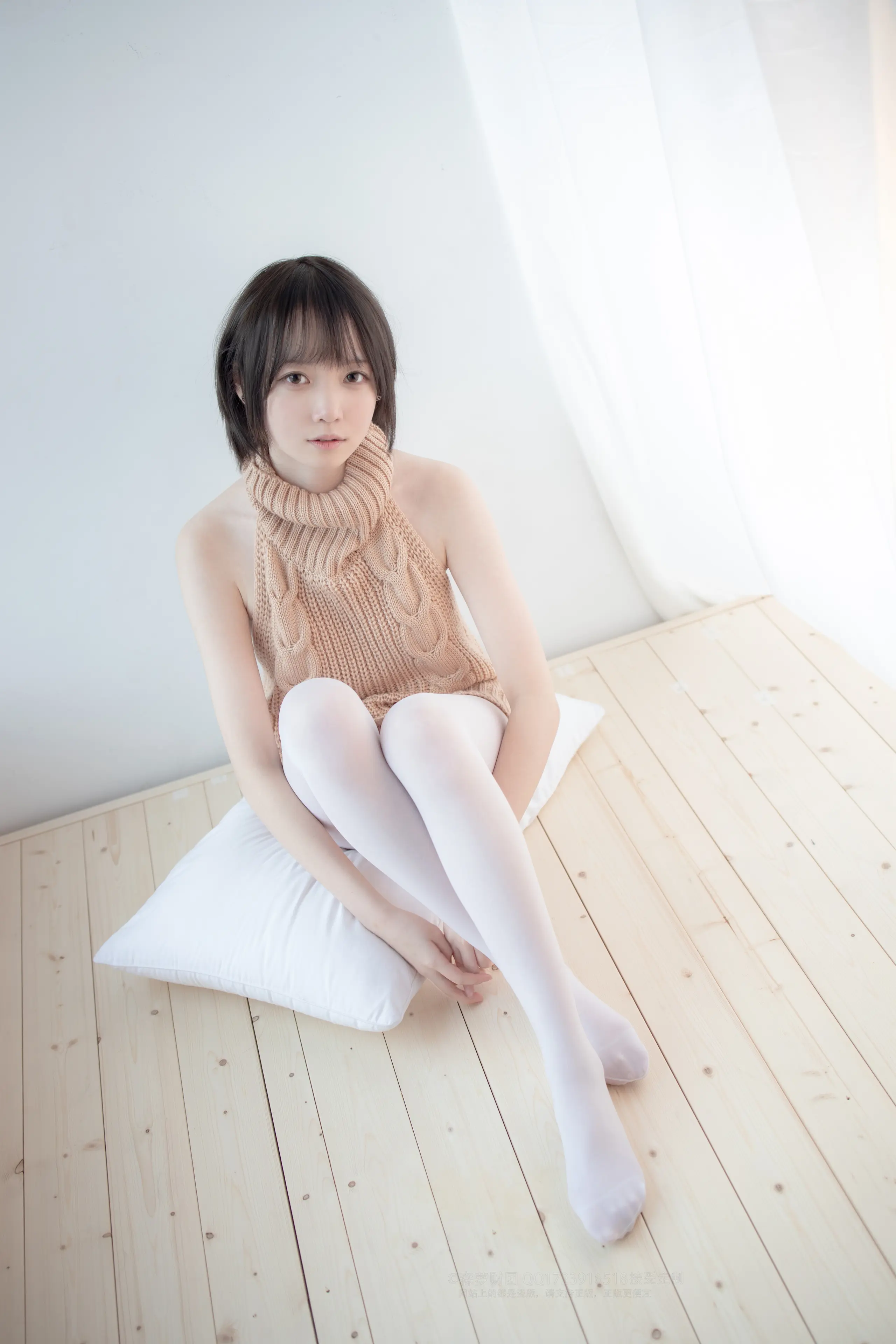 森萝财团 LOVEPLUS 露背毛衣80D白丝 [97P]