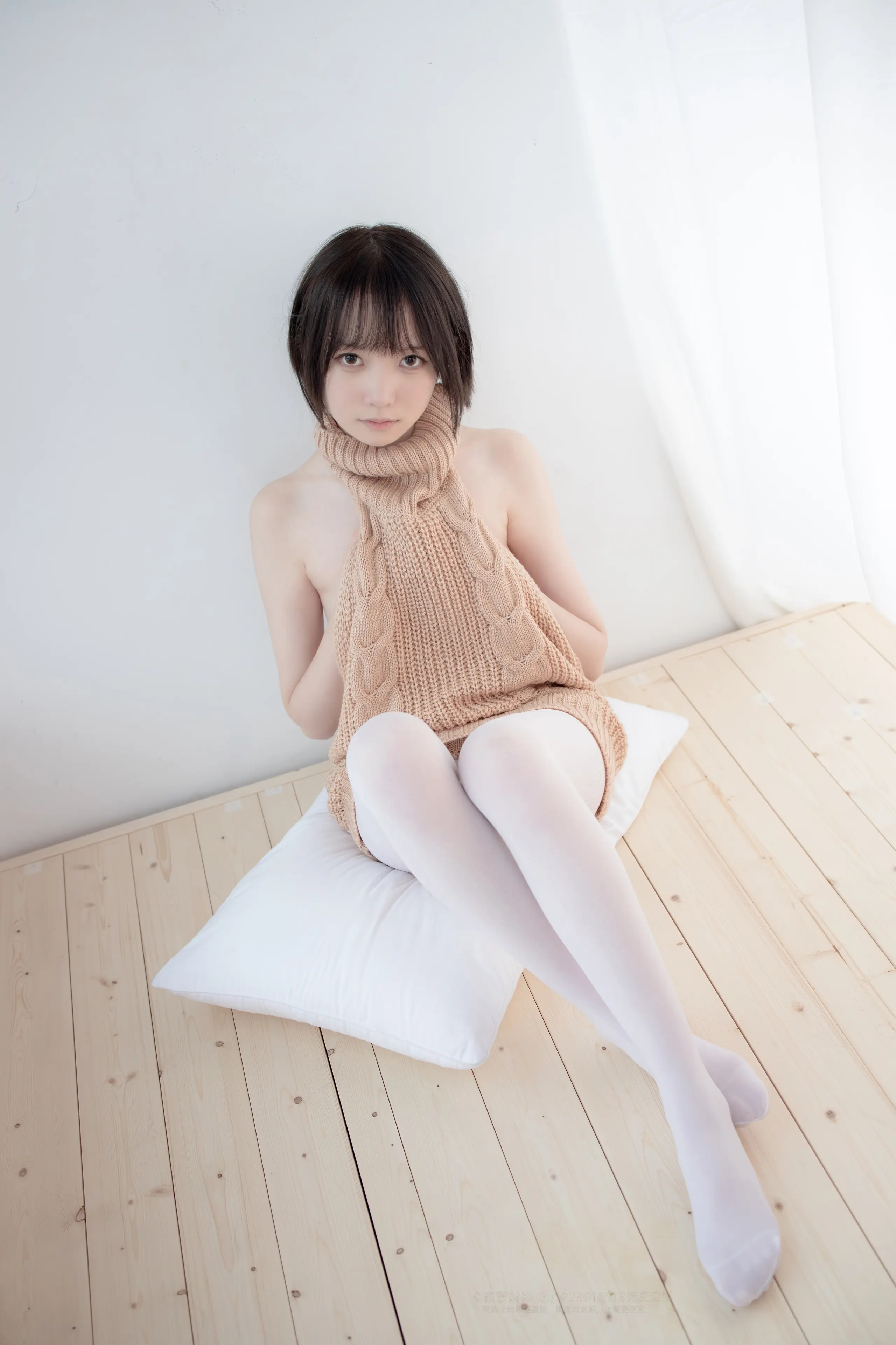 森萝财团 LOVEPLUS 露背毛衣80D白丝 [97P]